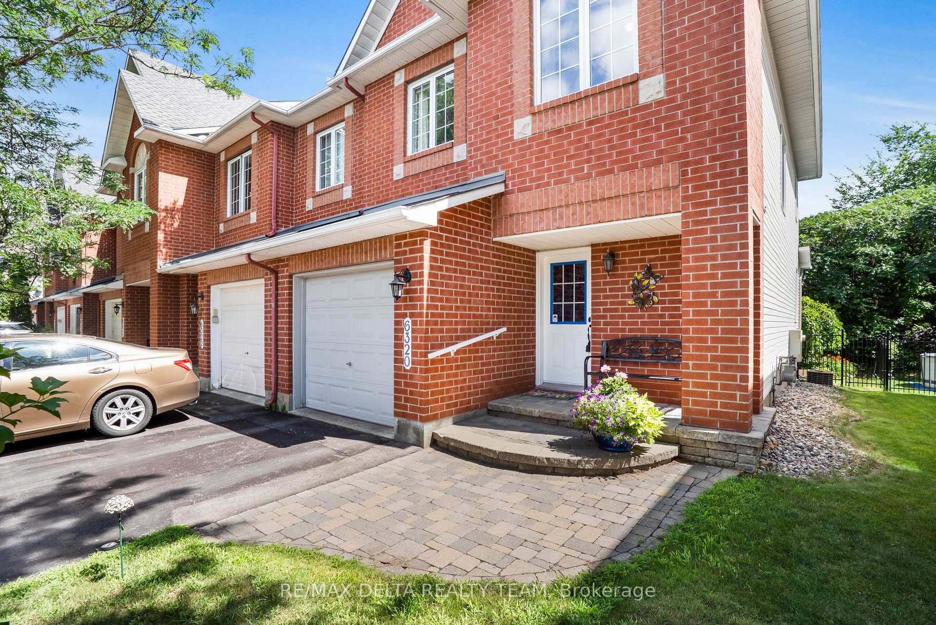 Photo 3 of 6320 Sablewood Place, Ottawa, Chapel Hill — HOMEH