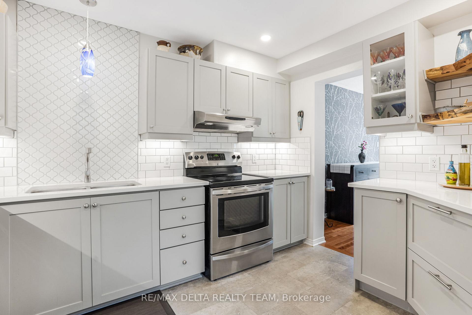 Photo 7 of 6320 Sablewood Place, Ottawa, Chapel Hill — HOMEH