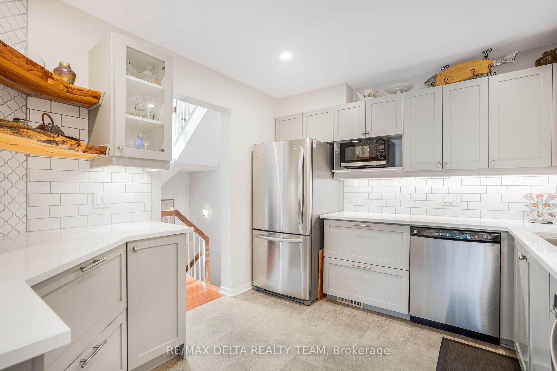 Photo 9 of 6320 Sablewood Place, Ottawa, Chapel Hill — HOMEH
