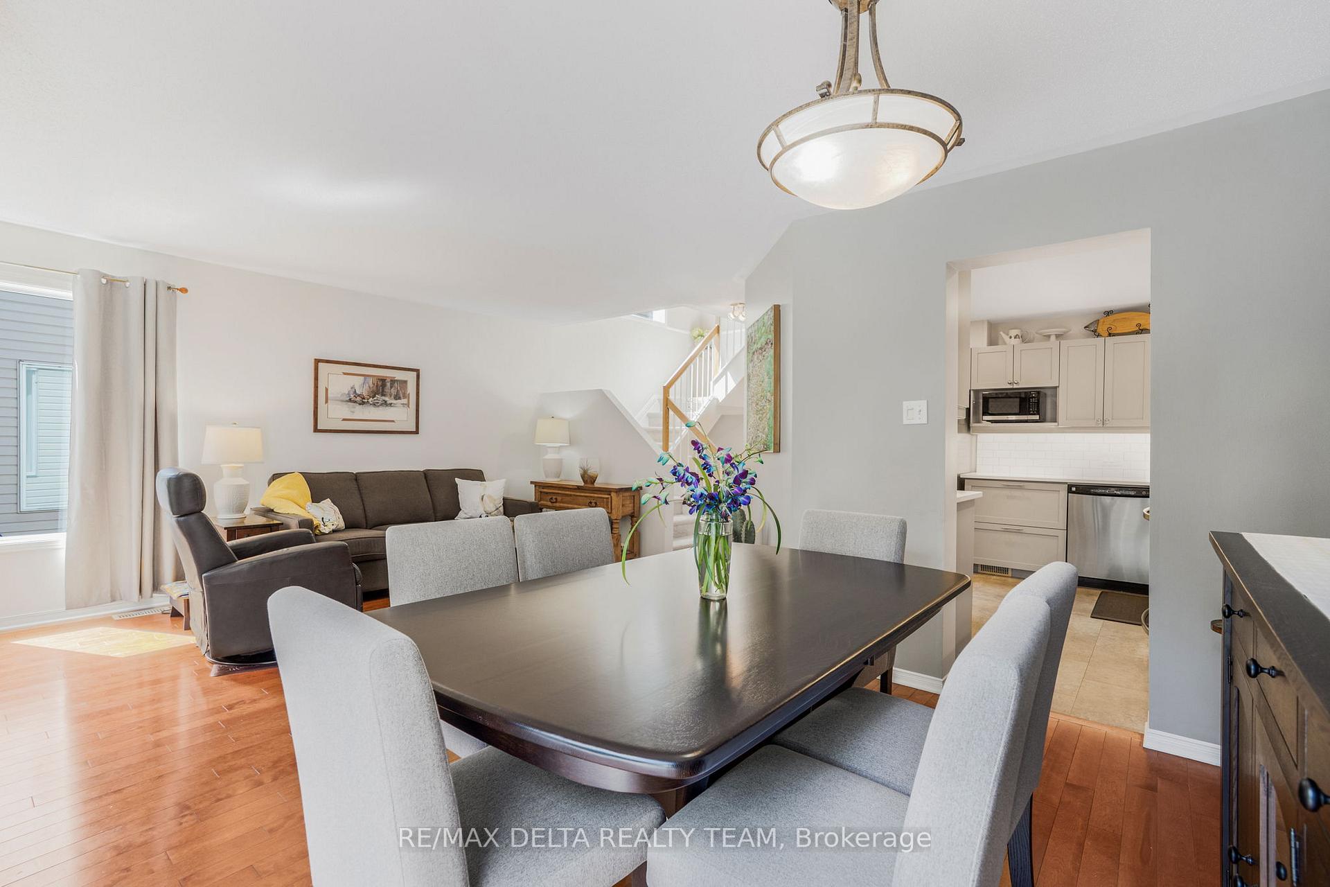 Photo 13 of 6320 Sablewood Place, Ottawa, Chapel Hill — HOMEH