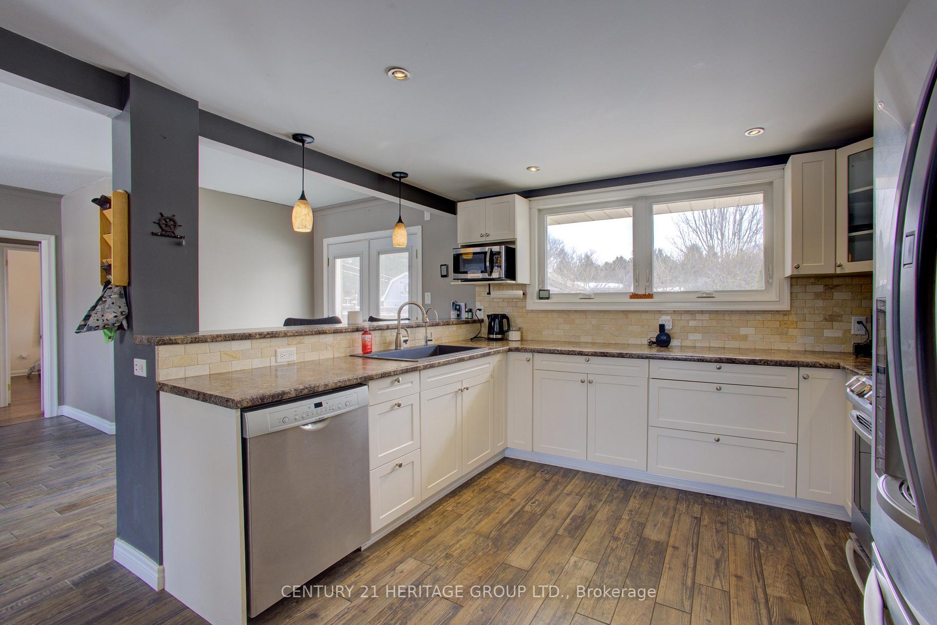 Photo 4 of 391 Victoria Street E, New Tecumseth, Alliston — HOMEH
