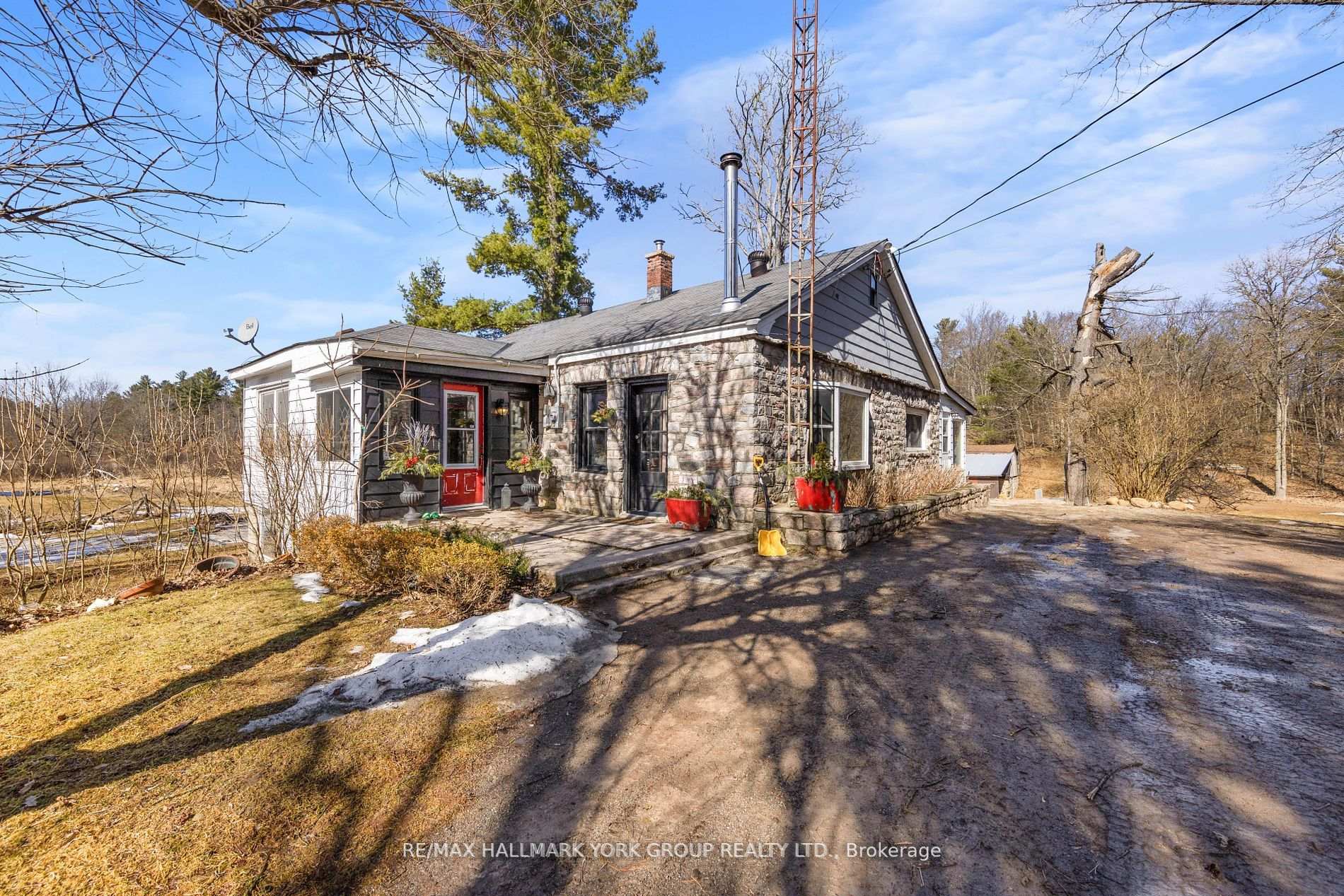 Front of 4422 County Rd 6