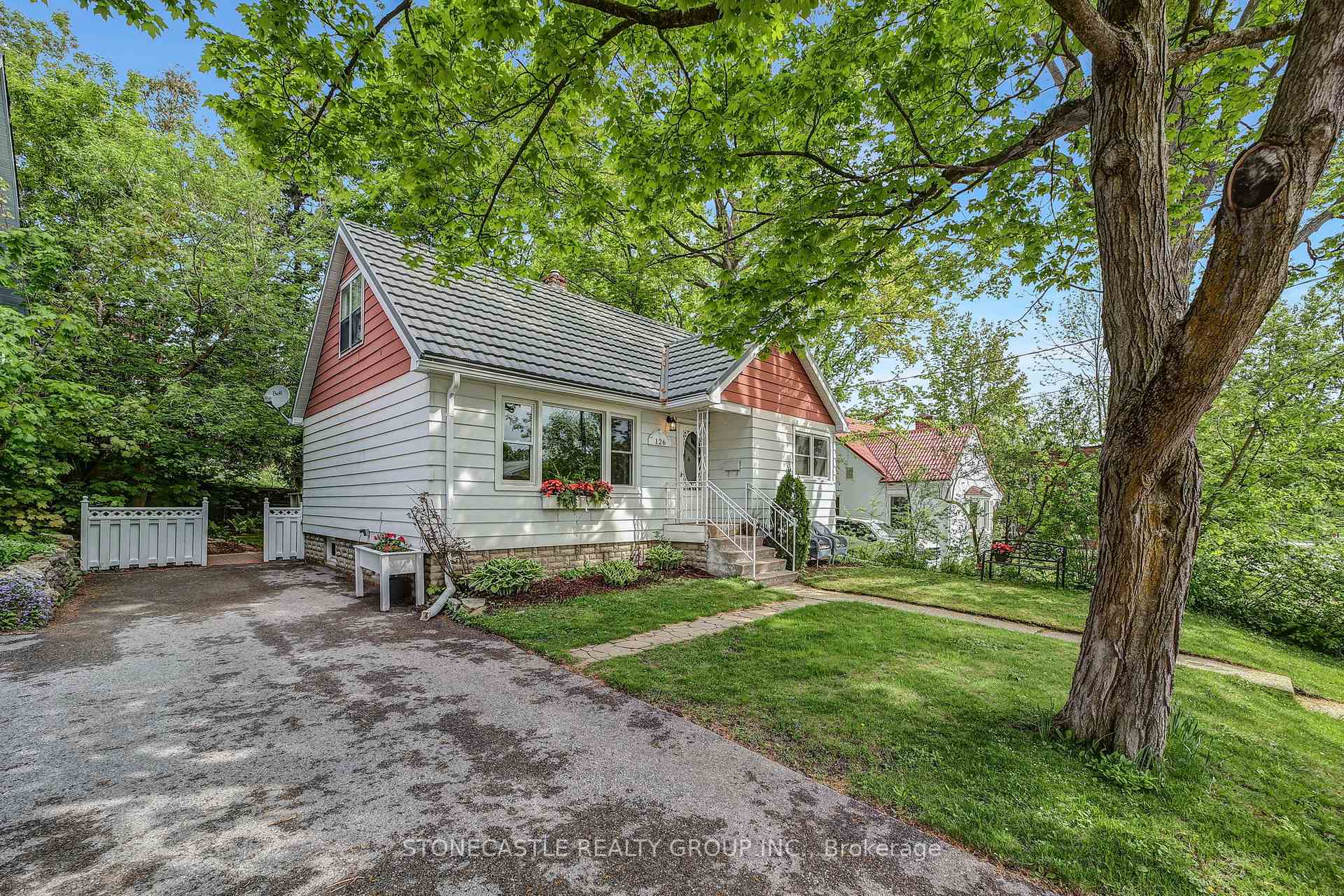 Photo 3 of 126 Brant Street E, Orillia — HOMEH