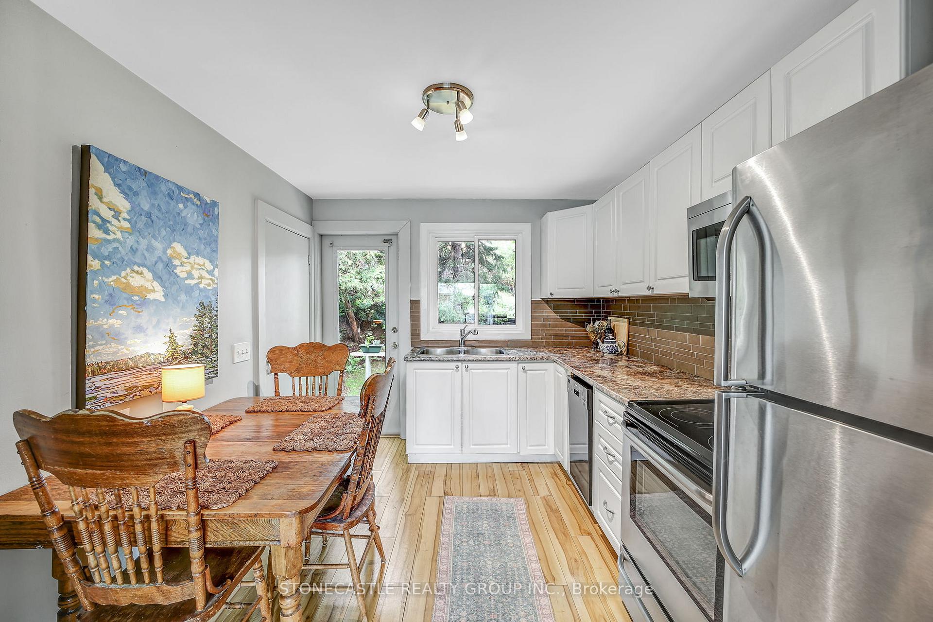 Photo 10 of 126 Brant Street E, Orillia — HOMEH