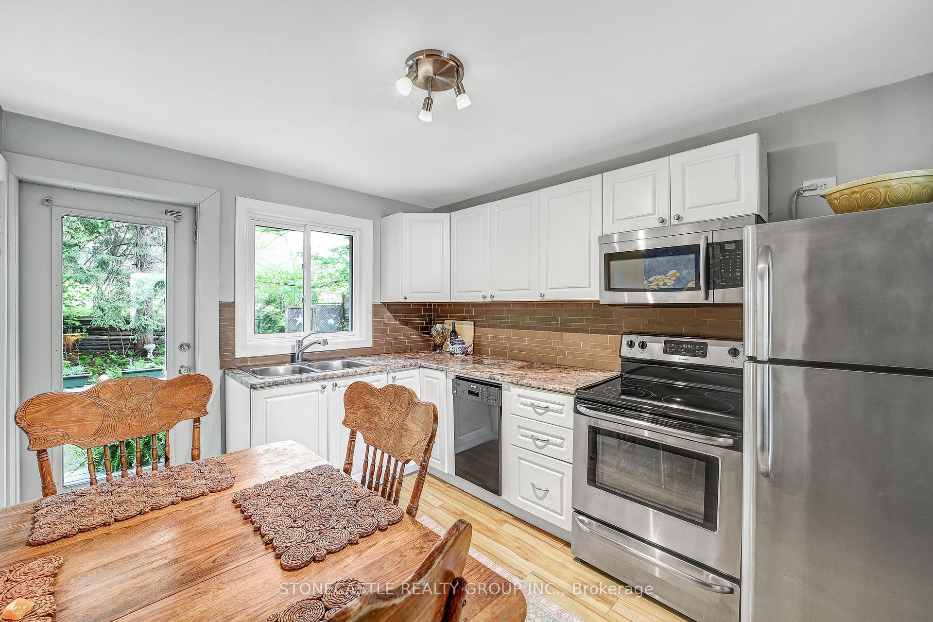 Photo 11 of 126 Brant Street E, Orillia — HOMEH