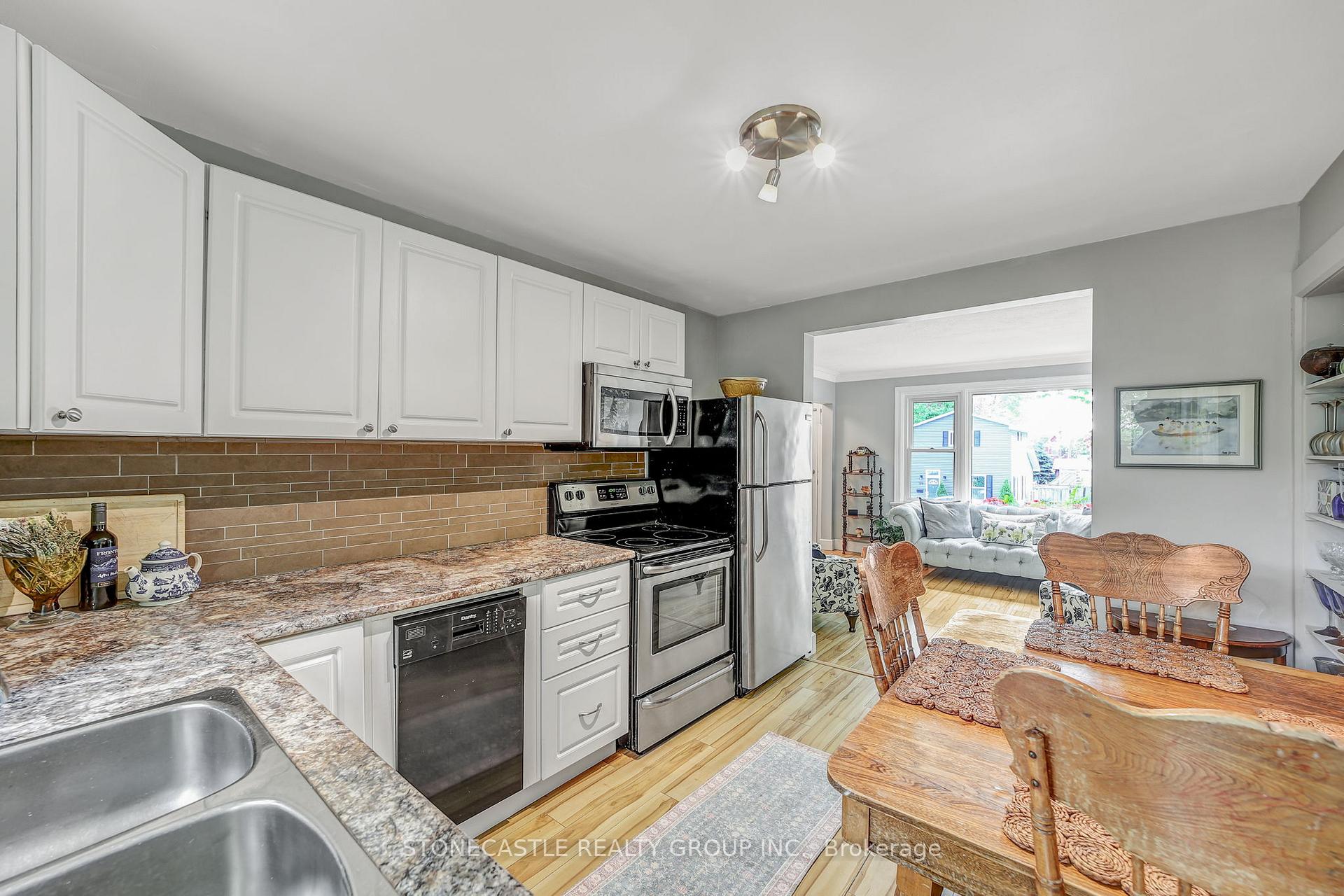 Photo 12 of 126 Brant Street E, Orillia — HOMEH