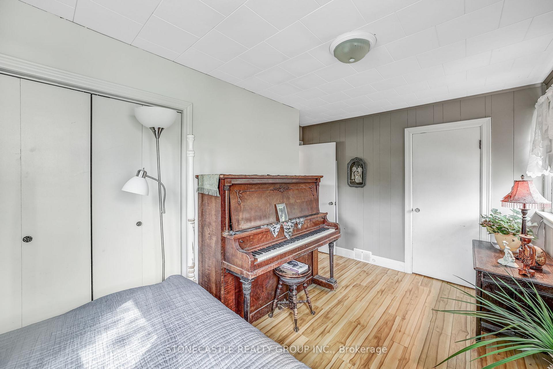 Photo 14 of 126 Brant Street E, Orillia — HOMEH