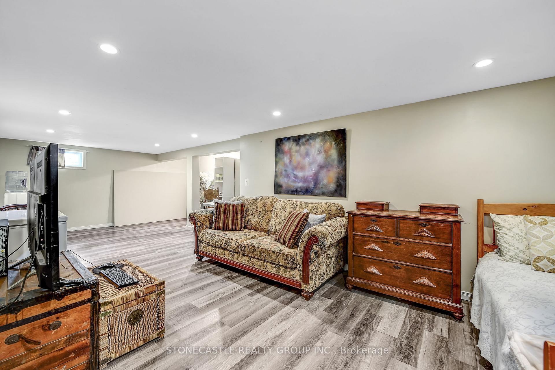 Photo 19 of 126 Brant Street E, Orillia — HOMEH
