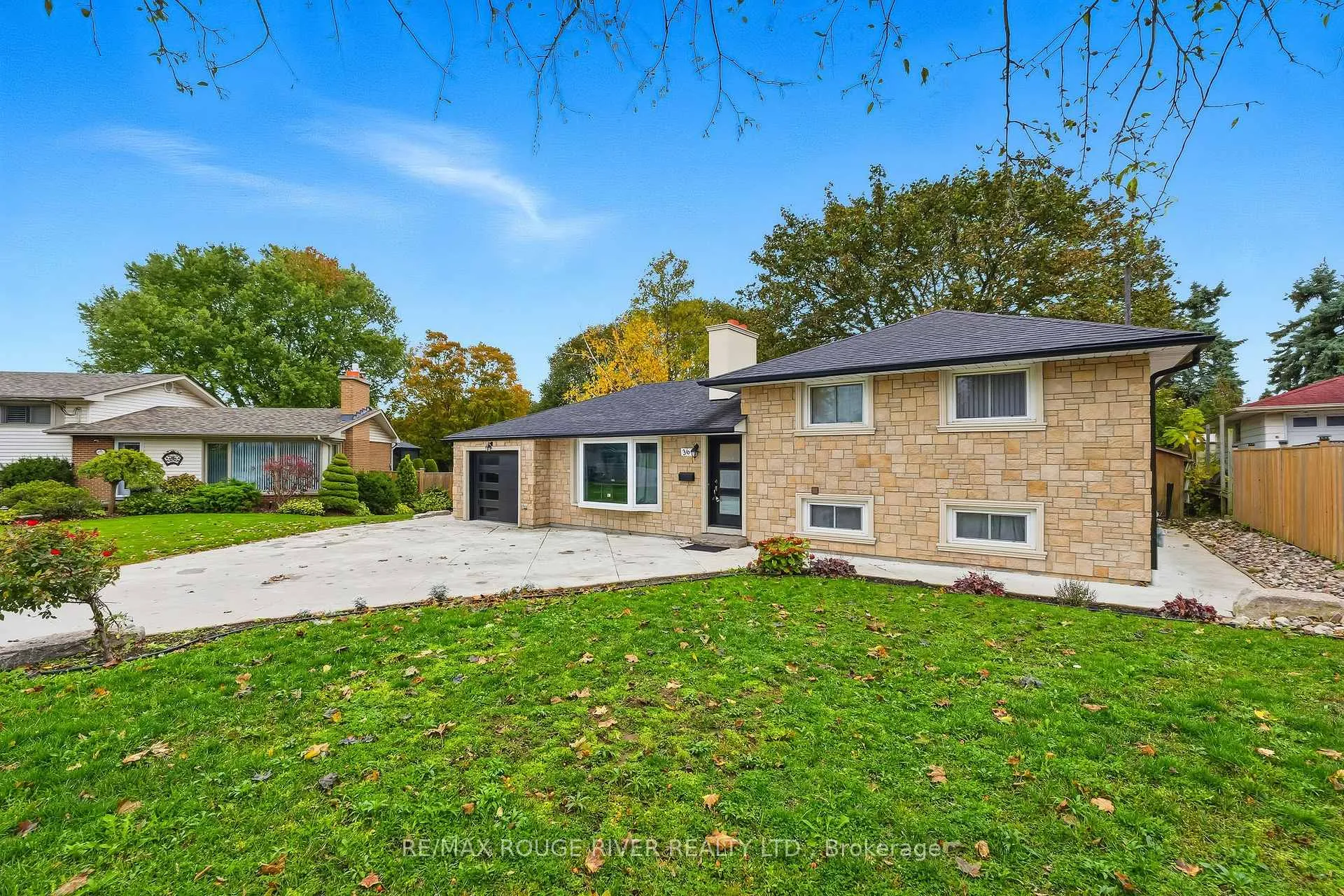 Photo 4 of 369 Glendale Avenue, Oshawa, Northglen — HOMEH