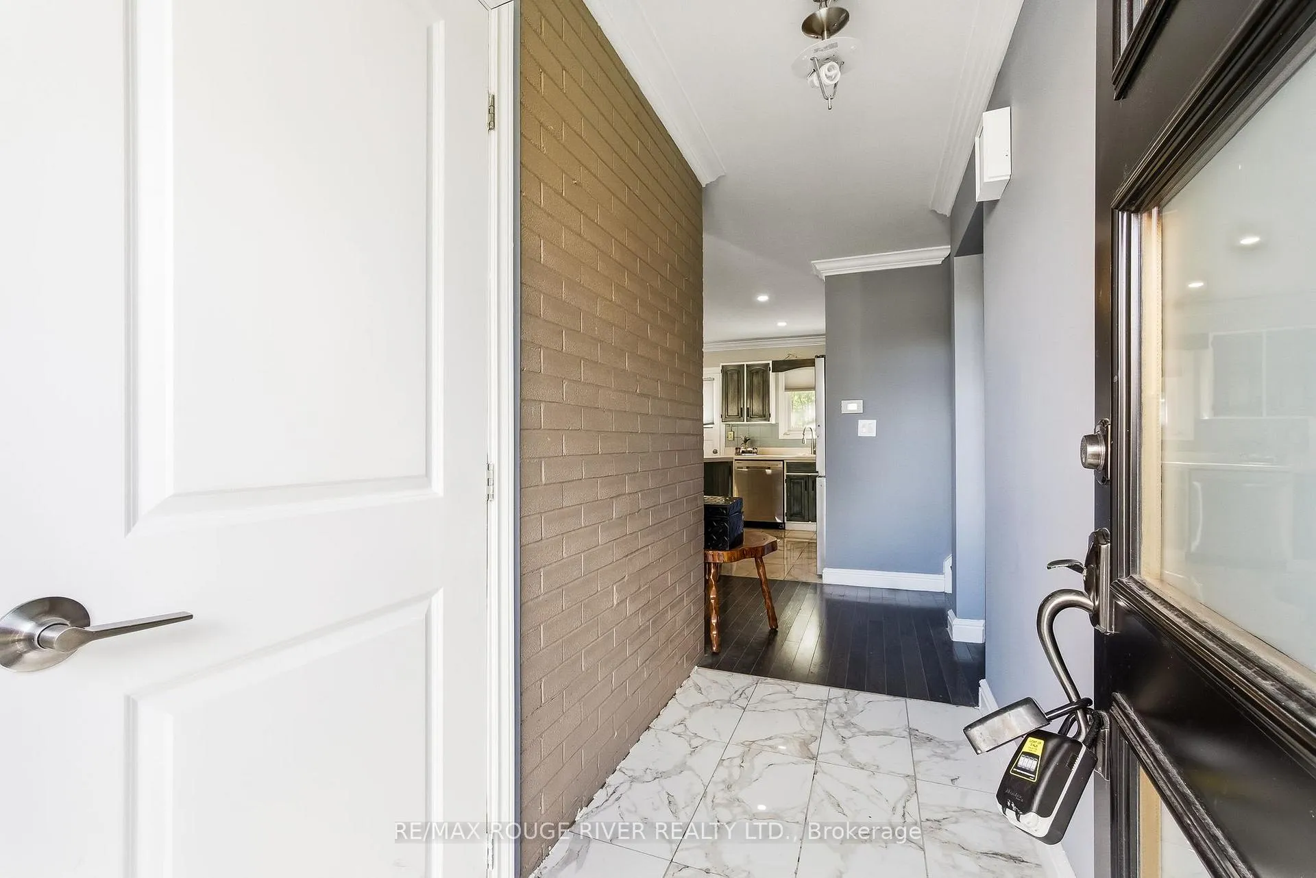 Photo 11 of 369 Glendale Avenue, Oshawa, Northglen — HOMEH