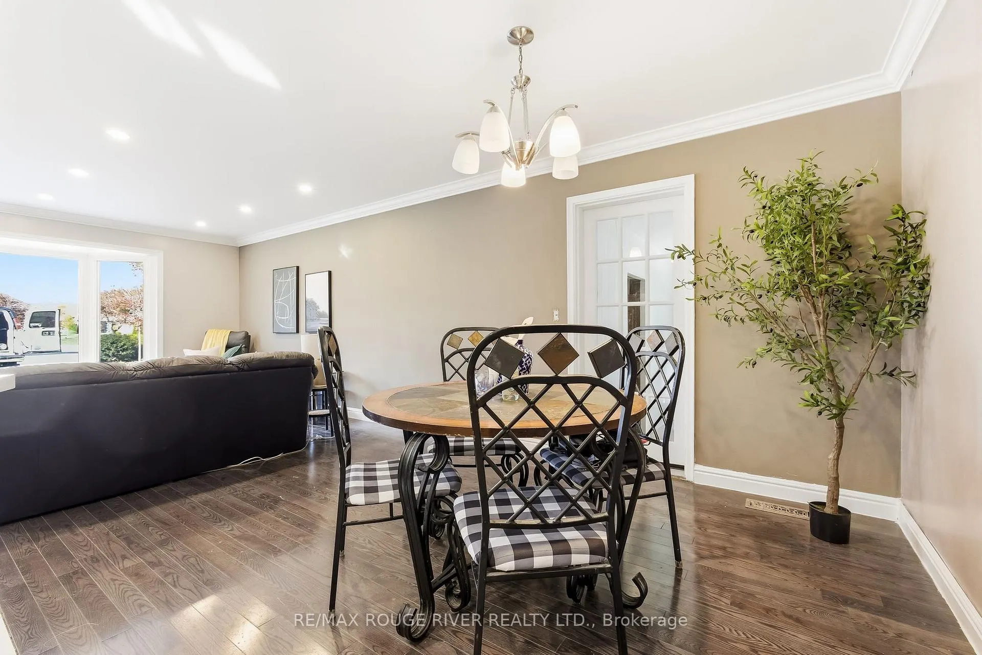 Photo 17 of 369 Glendale Avenue, Oshawa, Northglen — HOMEH