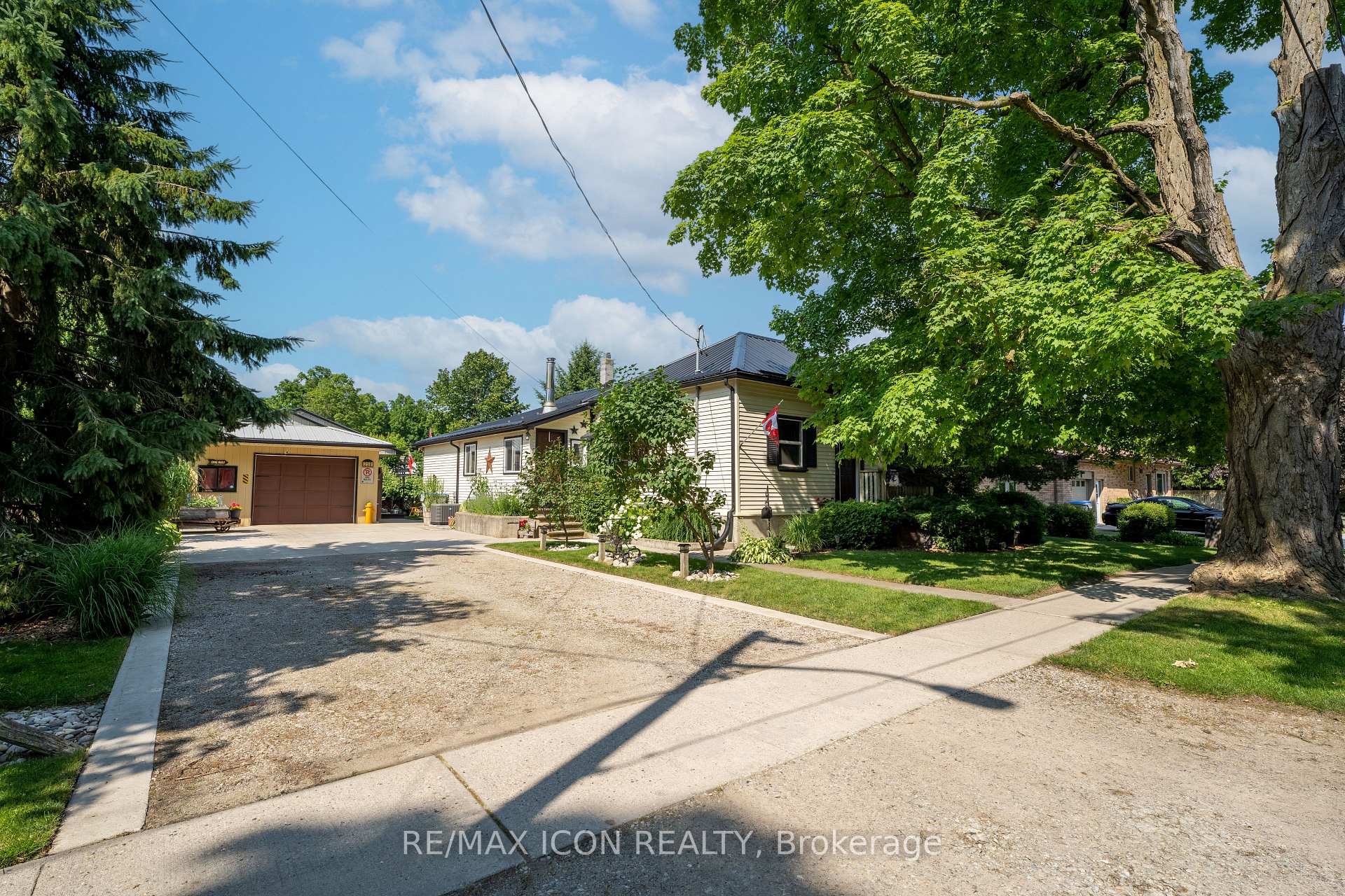 Photo 1 of 258 Anna Street S, North Middlesex, Parkhill — HOMEH