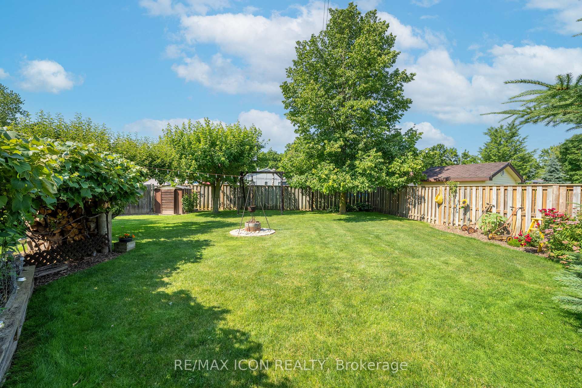 Photo 6 of 258 Anna Street S, North Middlesex, Parkhill — HOMEH