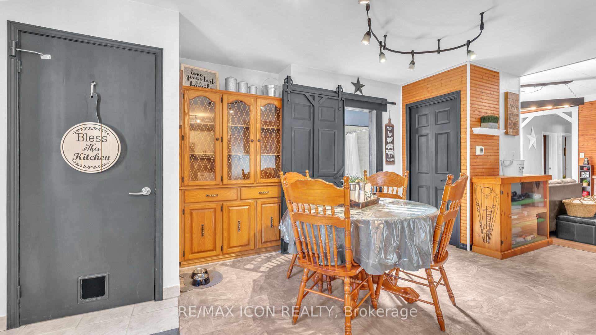 Photo 13 of 258 Anna Street S, North Middlesex, Parkhill — HOMEH