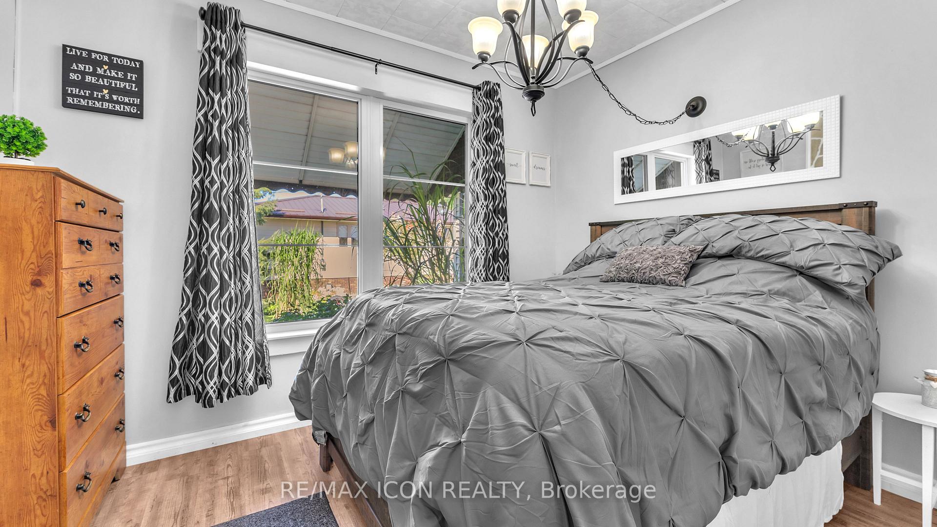 Photo 17 of 258 Anna Street S, North Middlesex, Parkhill — HOMEH