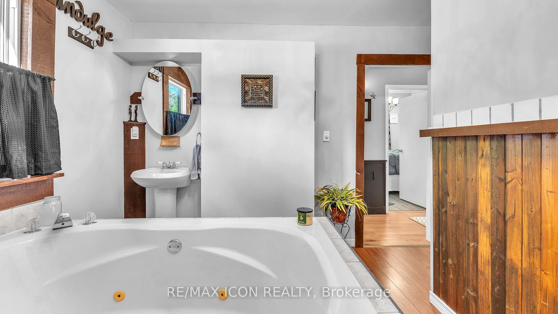 Photo 19 of 258 Anna Street S, North Middlesex, Parkhill — HOMEH