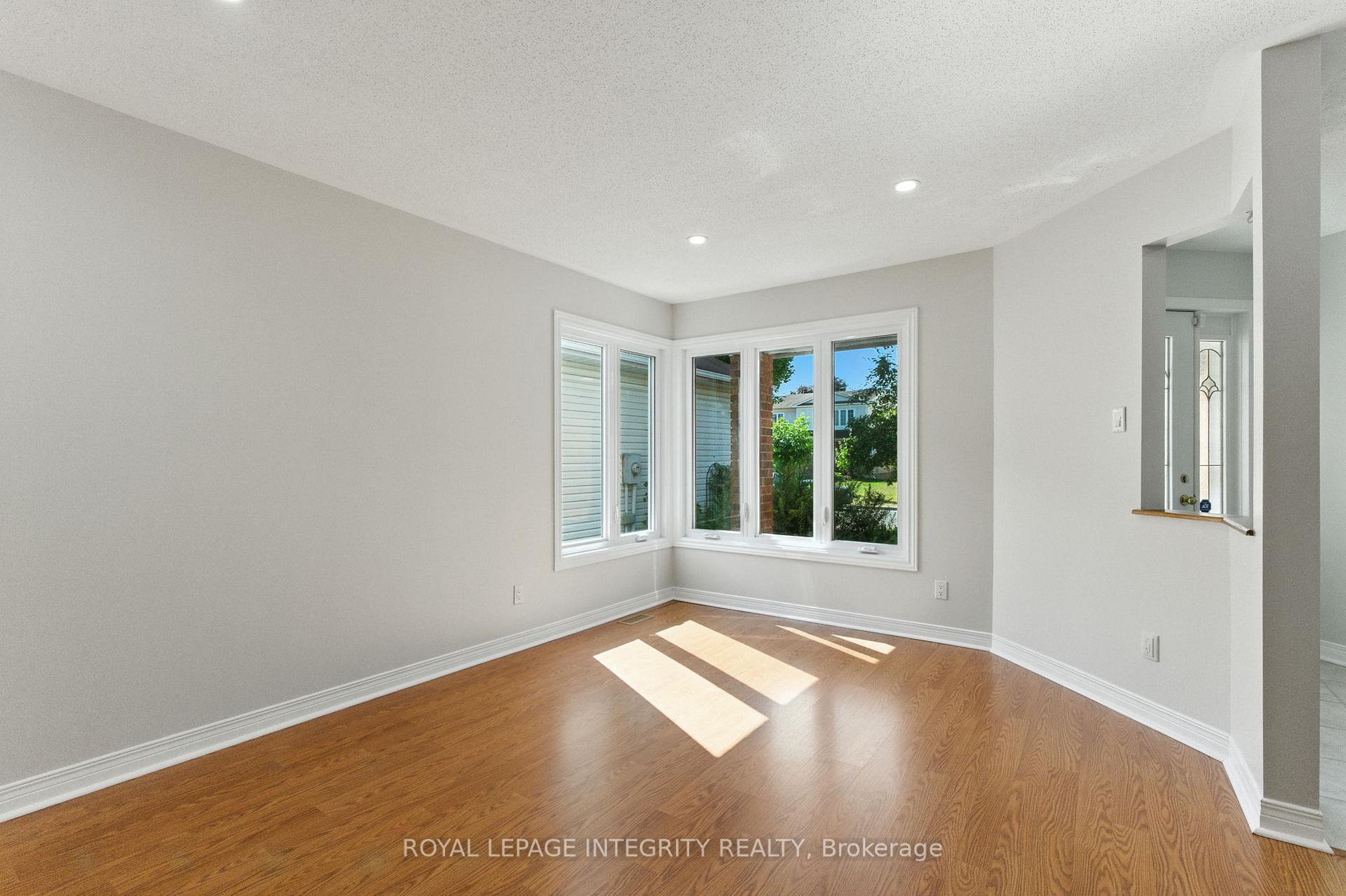Photo 6 of 775 Adencliffe Drive, Ottawa, Fallingbrook/Ridgemount — HOMEH