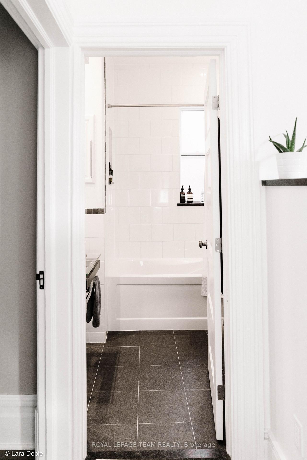 Photo 11 of Unit 1, 120 Flora Street, Ottawa, Ottawa Centre — HOMEH