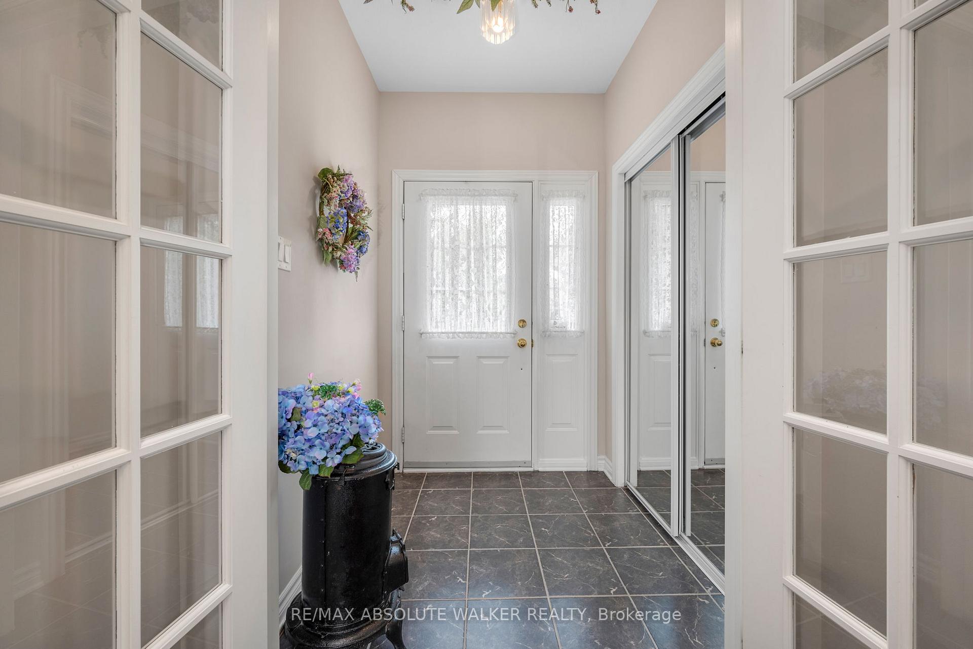 Photo 4 of 1867 Springridge Drive, Ottawa, Springridge/East Village — HOMEH