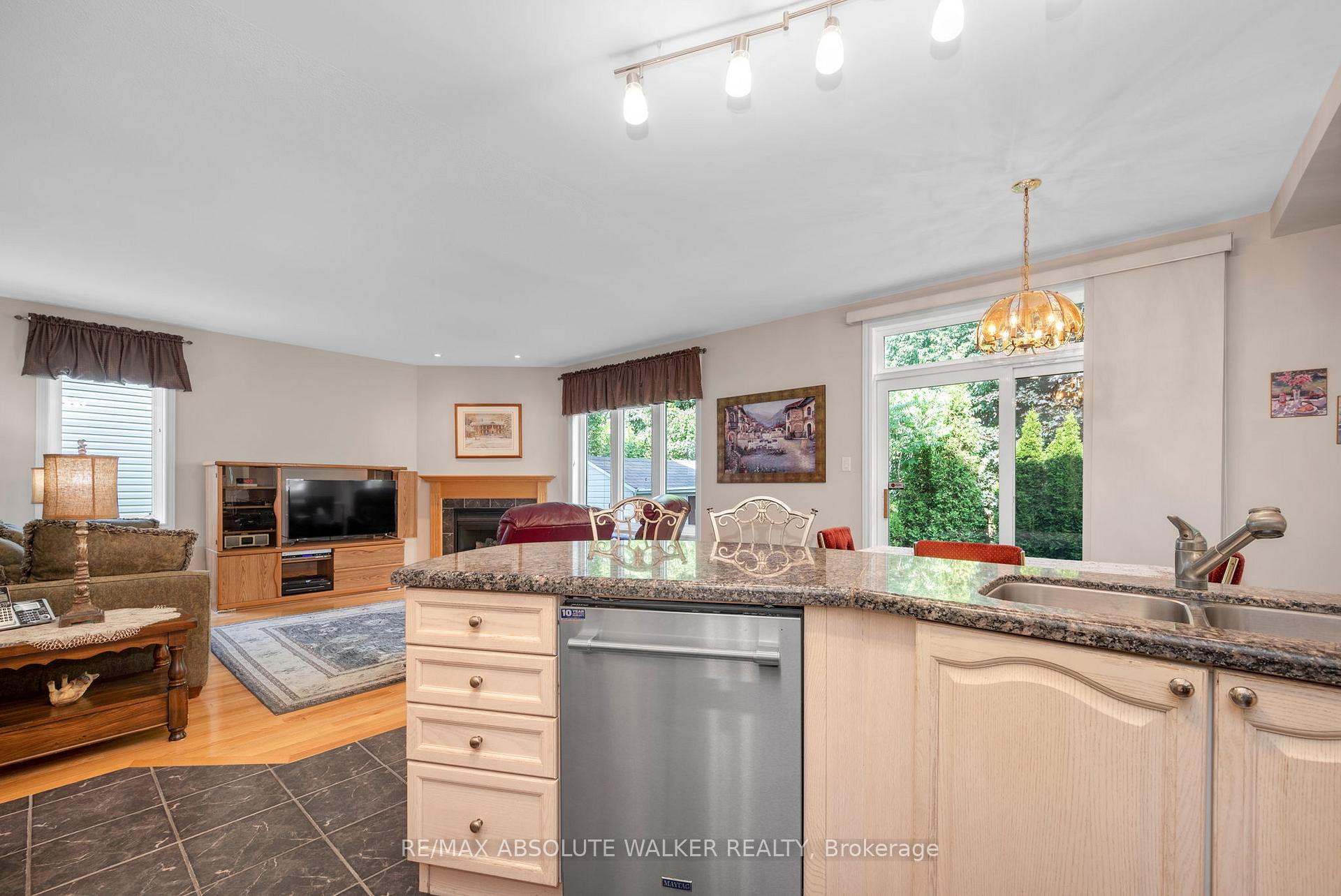 Photo 16 of 1867 Springridge Drive, Ottawa, Springridge/East Village — HOMEH