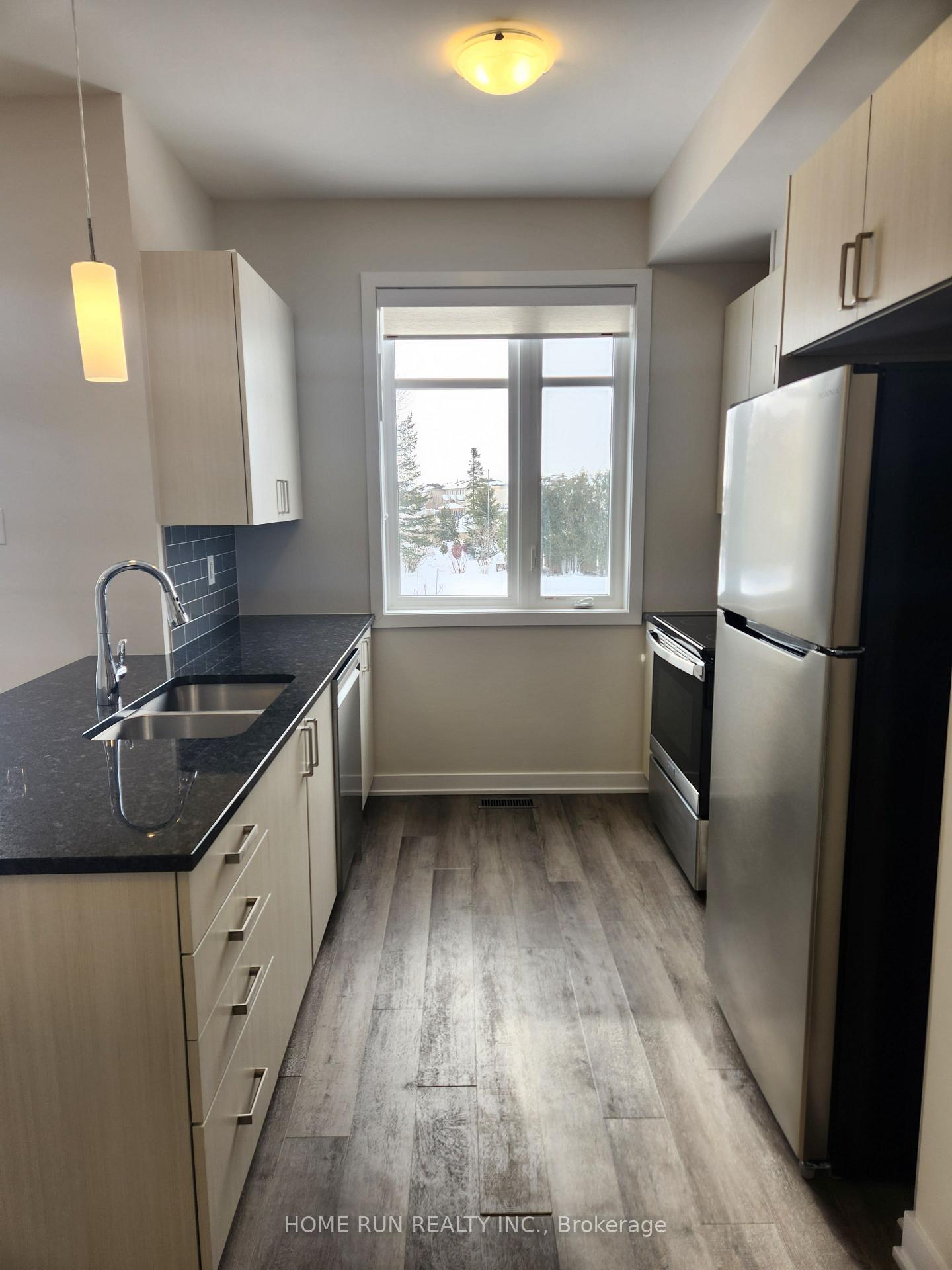 Photo 5 of 126 Venasque, Ottawa, Notting Hill/Summerside — HOMEH