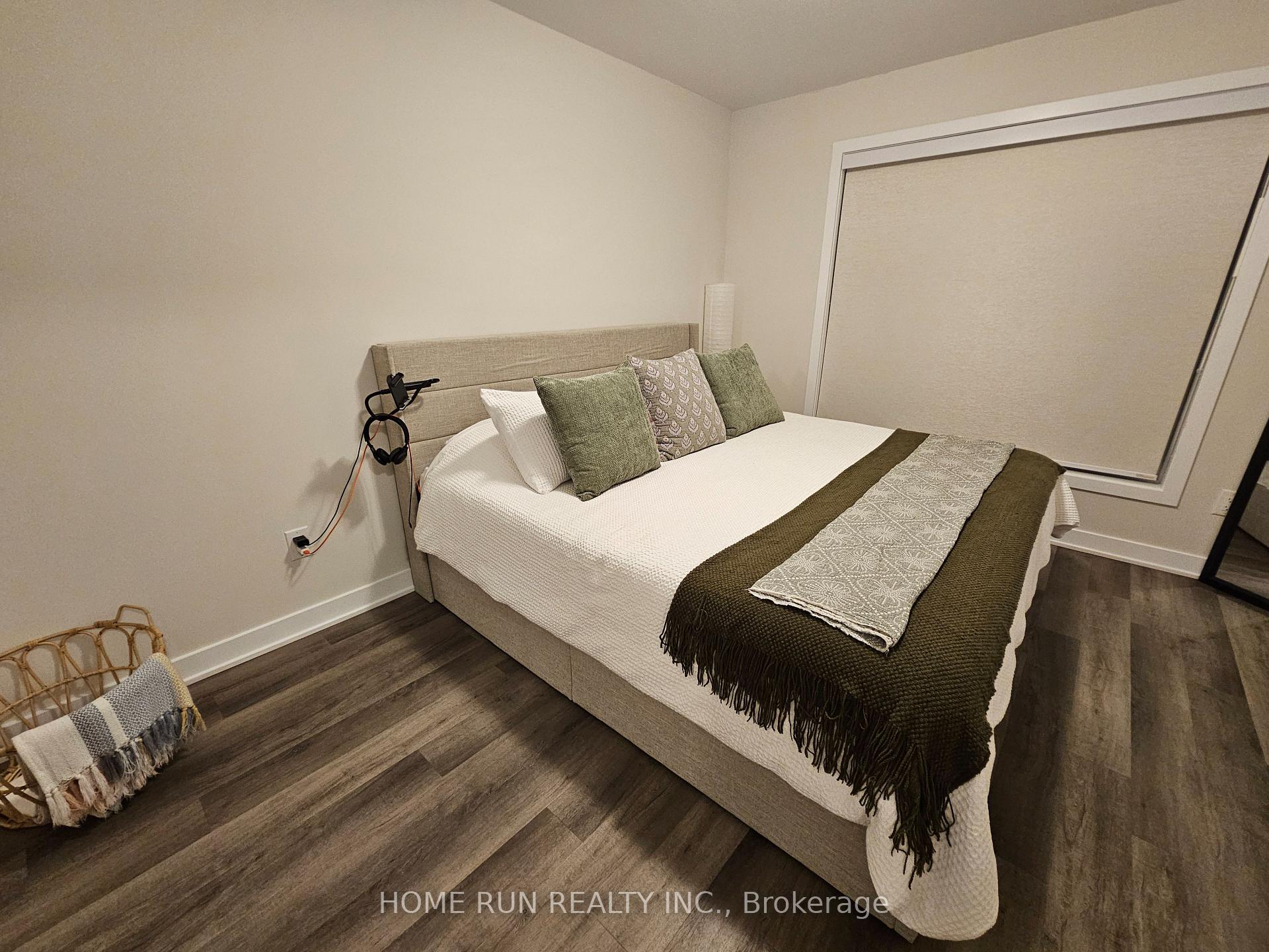 Photo 17 of 126 Venasque, Ottawa, Notting Hill/Summerside — HOMEH