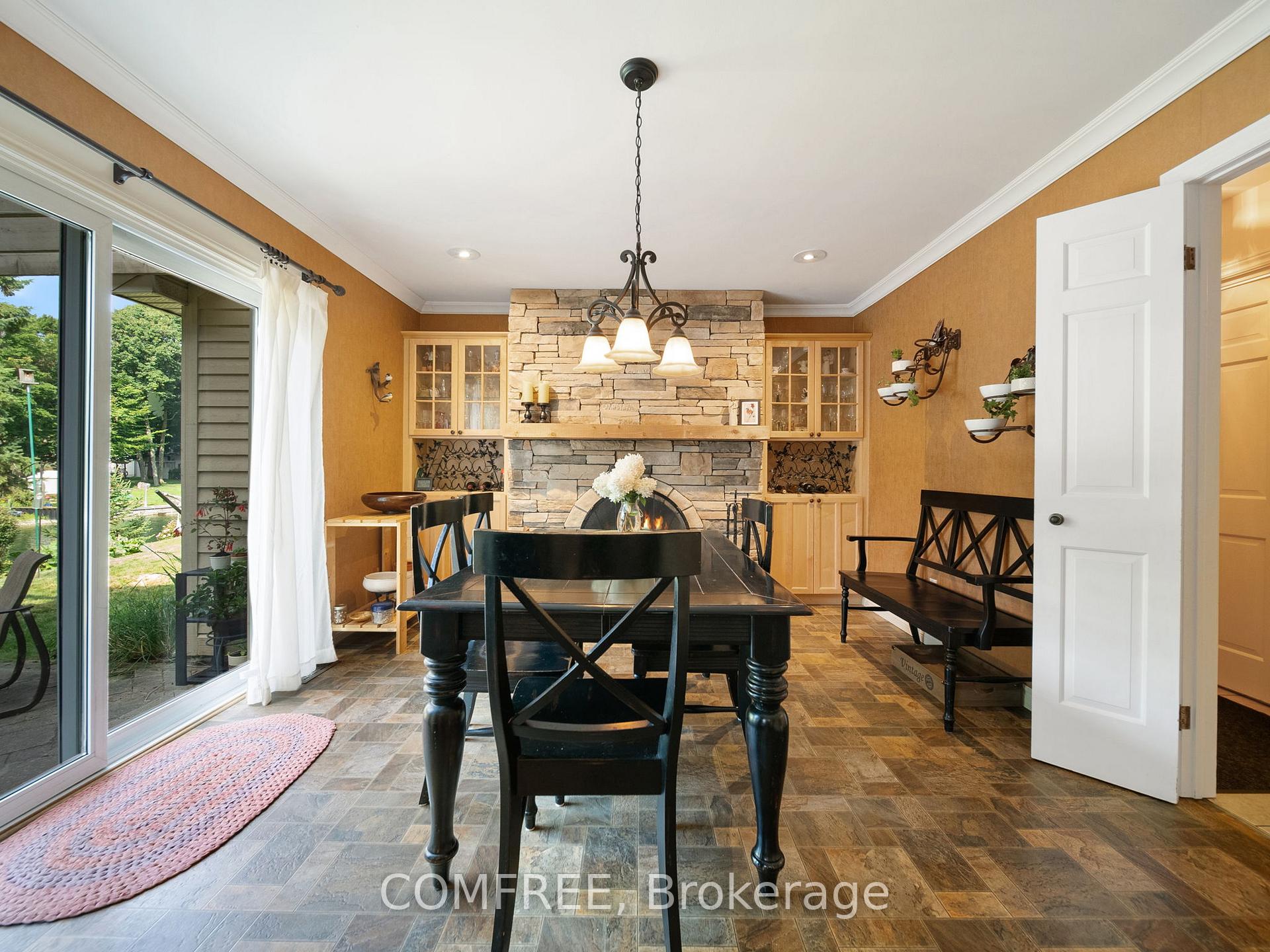 Photo 5 of 684 Glen Crescent, Orillia — HOMEH