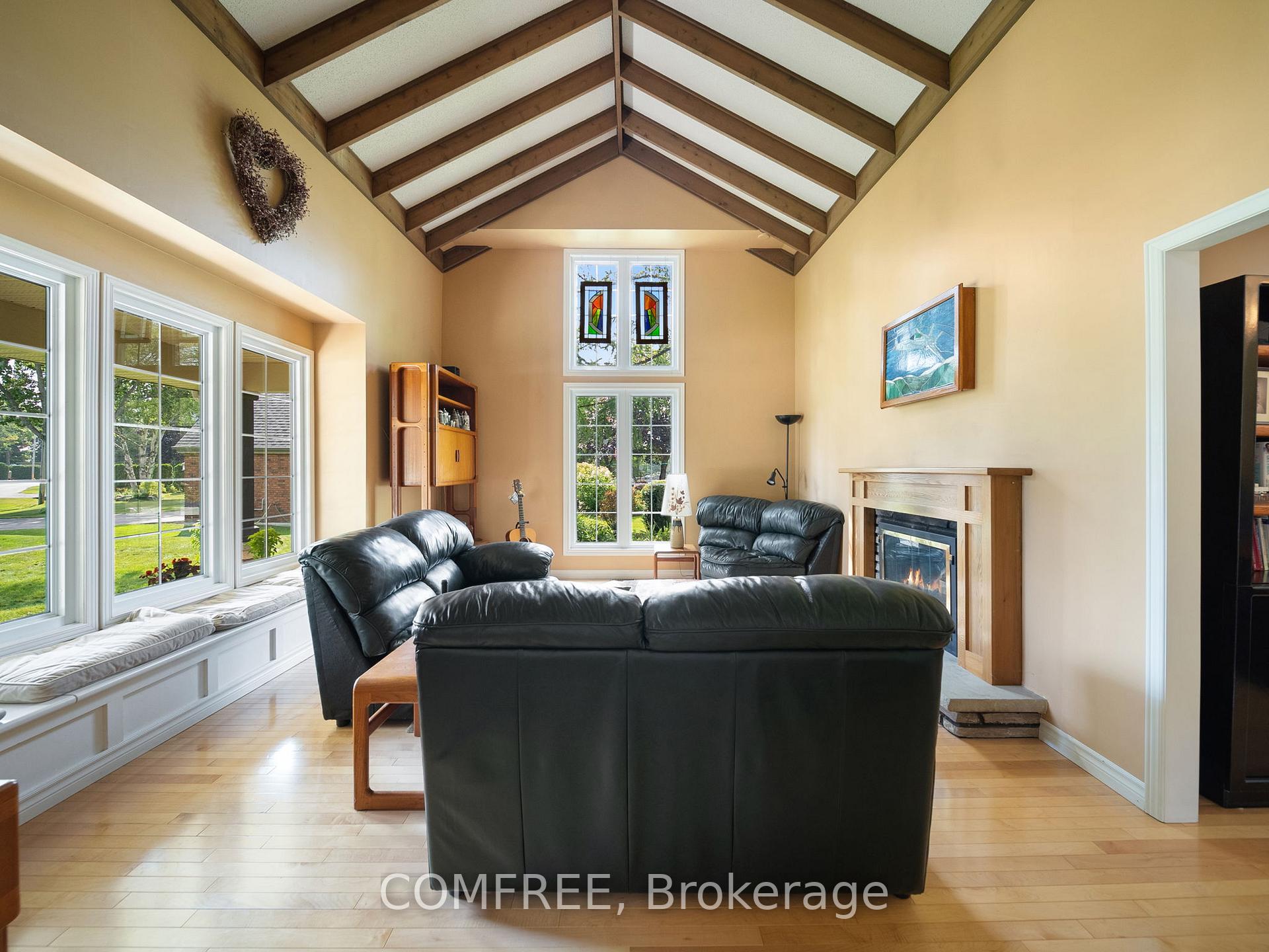 Photo 8 of 684 Glen Crescent, Orillia — HOMEH