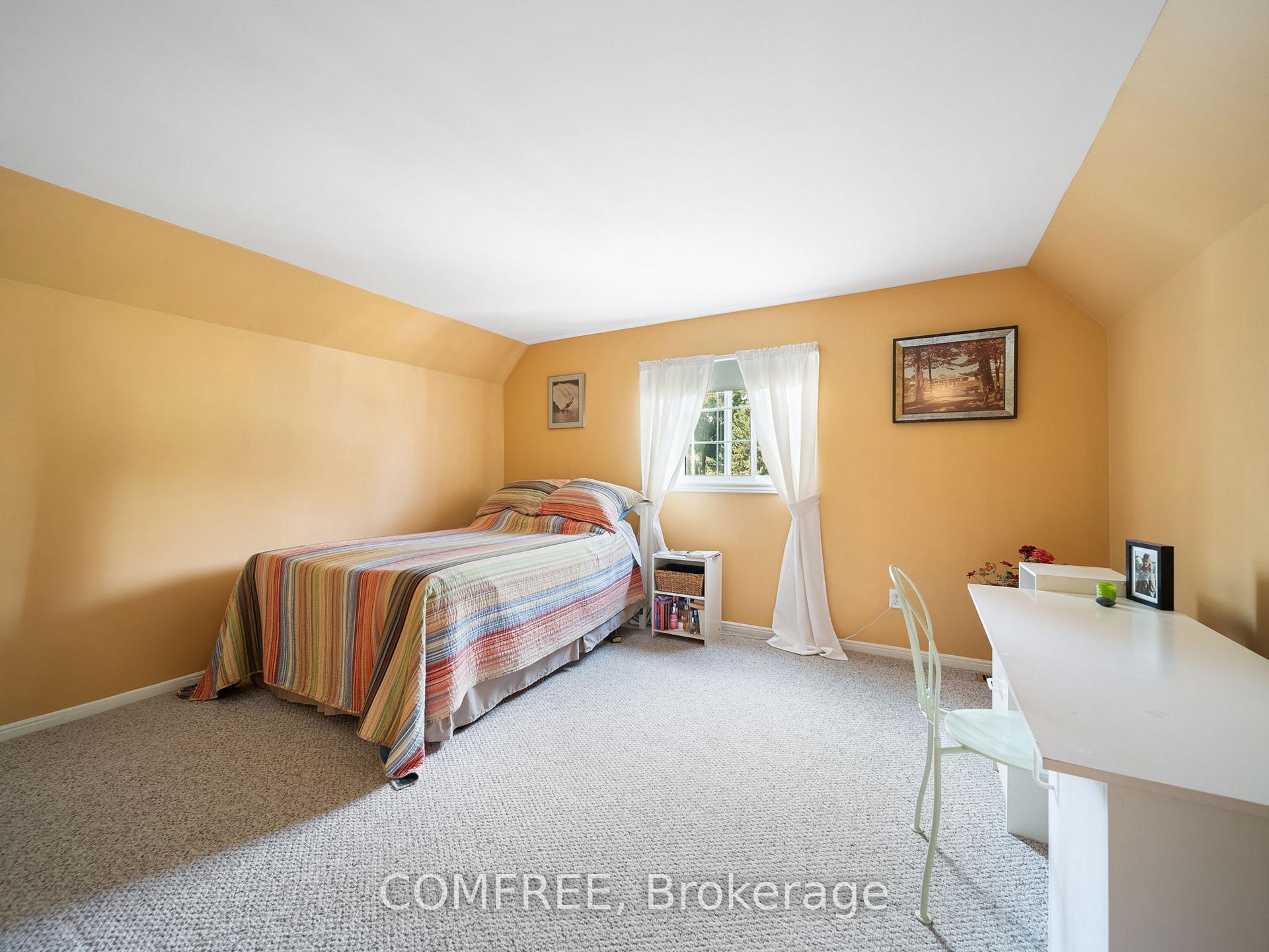 Photo 10 of 684 Glen Crescent, Orillia — HOMEH