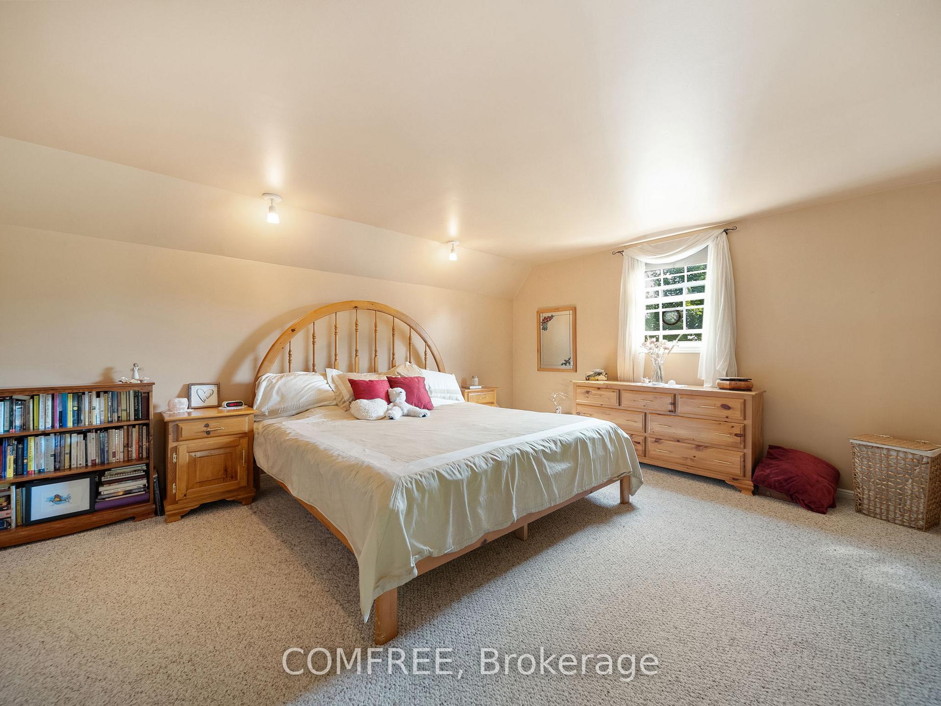 Photo 12 of 684 Glen Crescent, Orillia — HOMEH