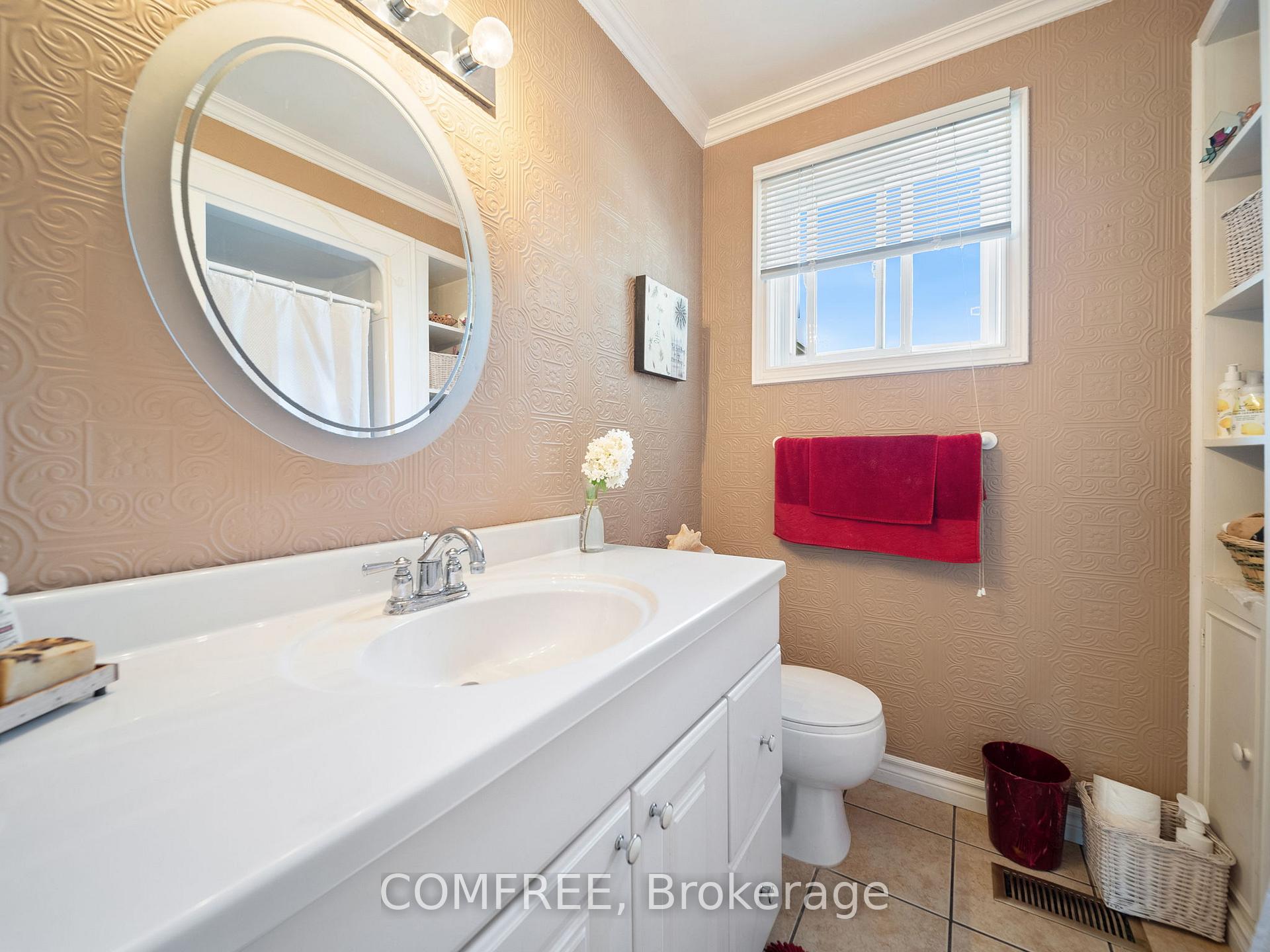 Photo 17 of 684 Glen Crescent, Orillia — HOMEH
