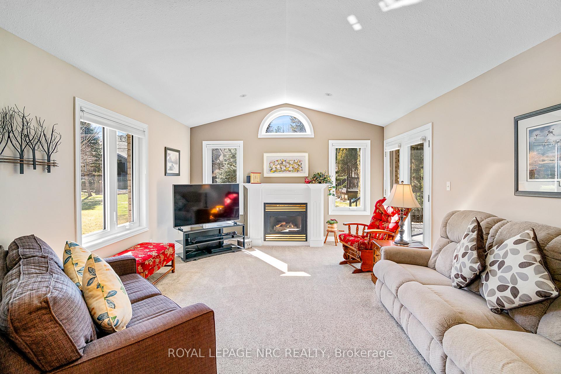 Photo 9 of 26 Stonegate Place, Pelham, Fonthill — HOMEH