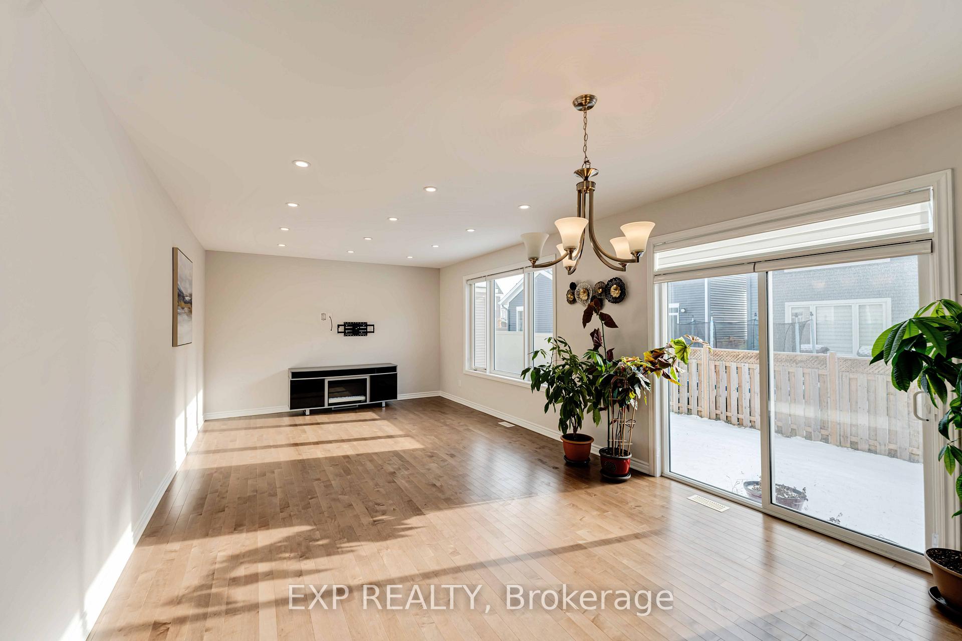 Photo 8 of 170 Aubrais Crescent, Ottawa, Chapel Hill South - Orleans Village — HOMEH