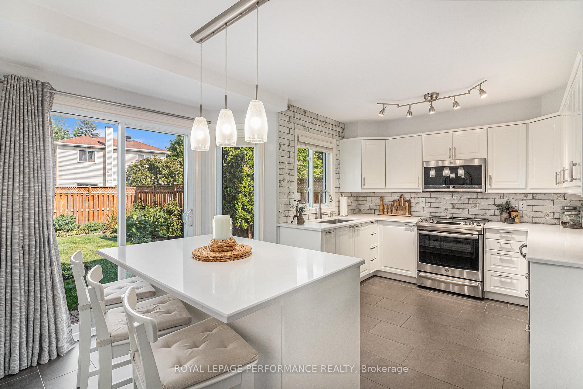 Photo 9 of 887 Bideford Street, Ottawa, Fallingbrook/Ridgemount — HOMEH