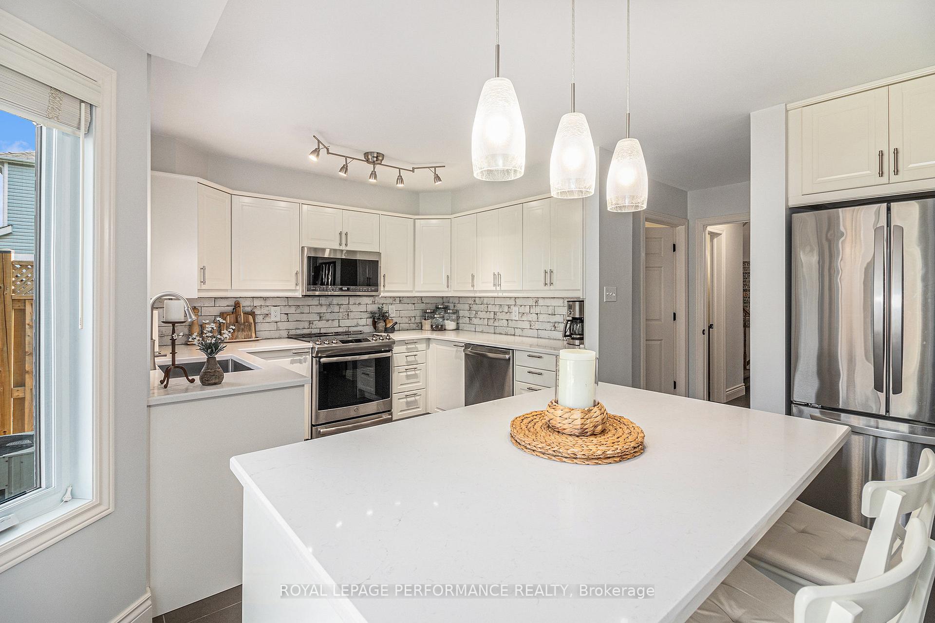 Photo 10 of 887 Bideford Street, Ottawa, Fallingbrook/Ridgemount — HOMEH