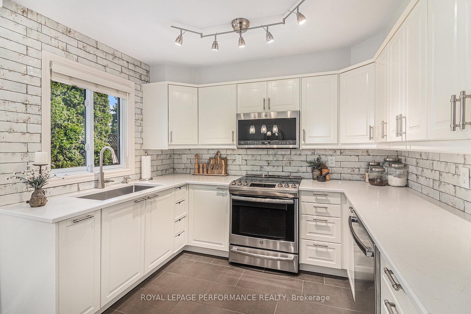 Photo 11 of 887 Bideford Street, Ottawa, Fallingbrook/Ridgemount — HOMEH
