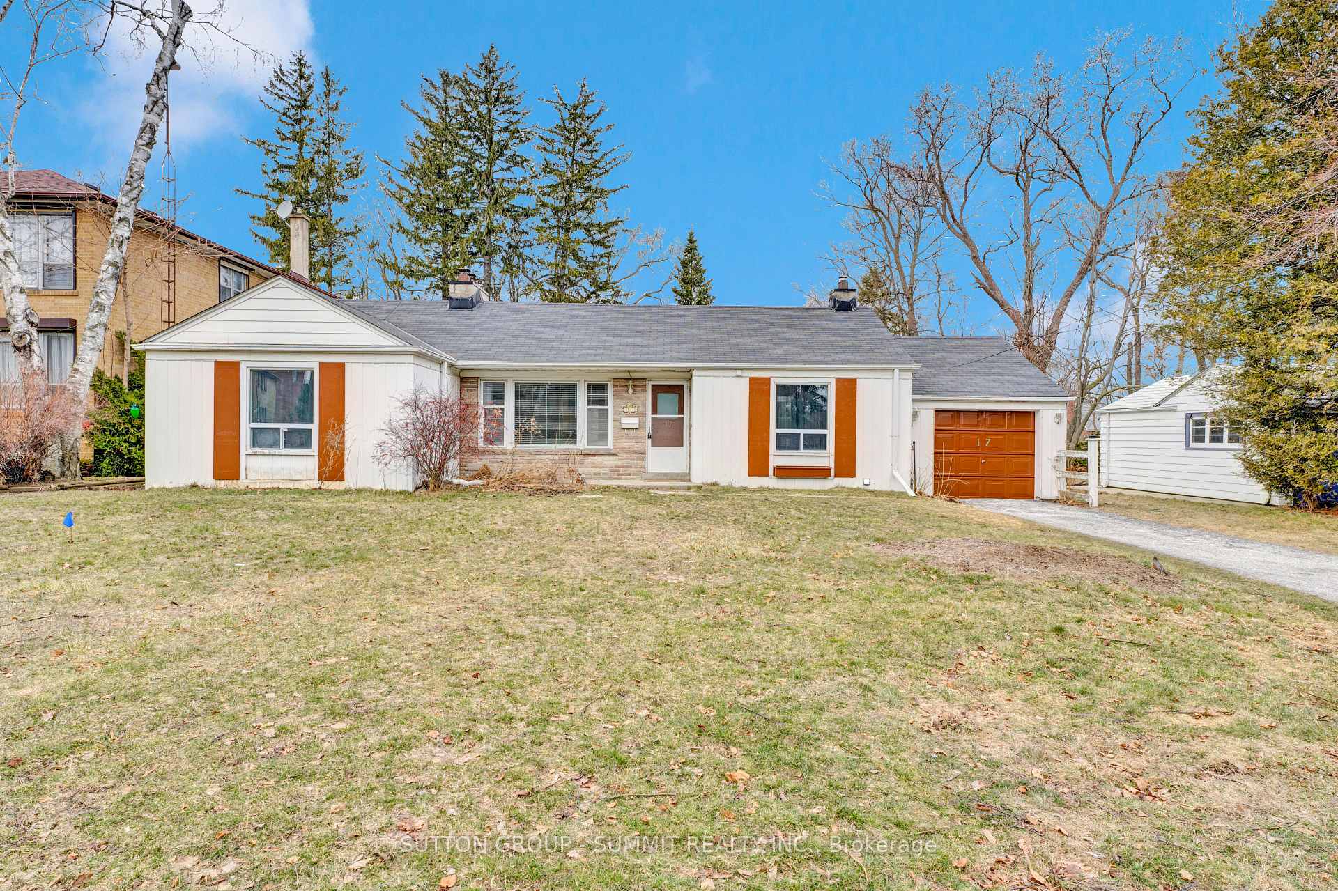 Front of 17 Ben Machree Drive W