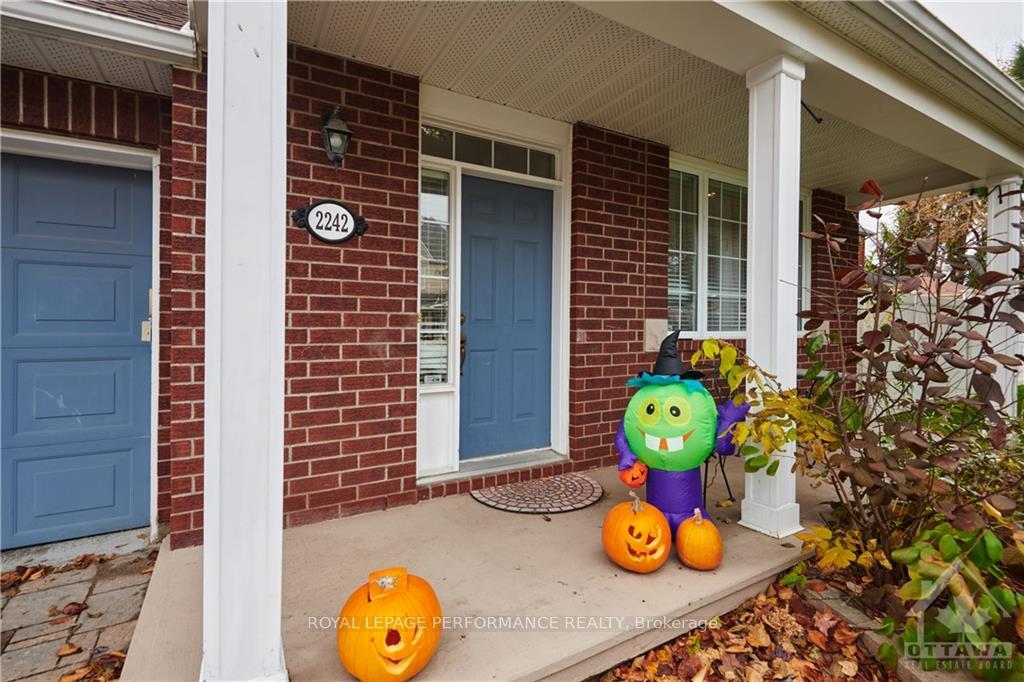 Photo 2 of 2242 Des Grands Champs Way, Ottawa, Chapel Hill South - Orleans Village — HOMEH