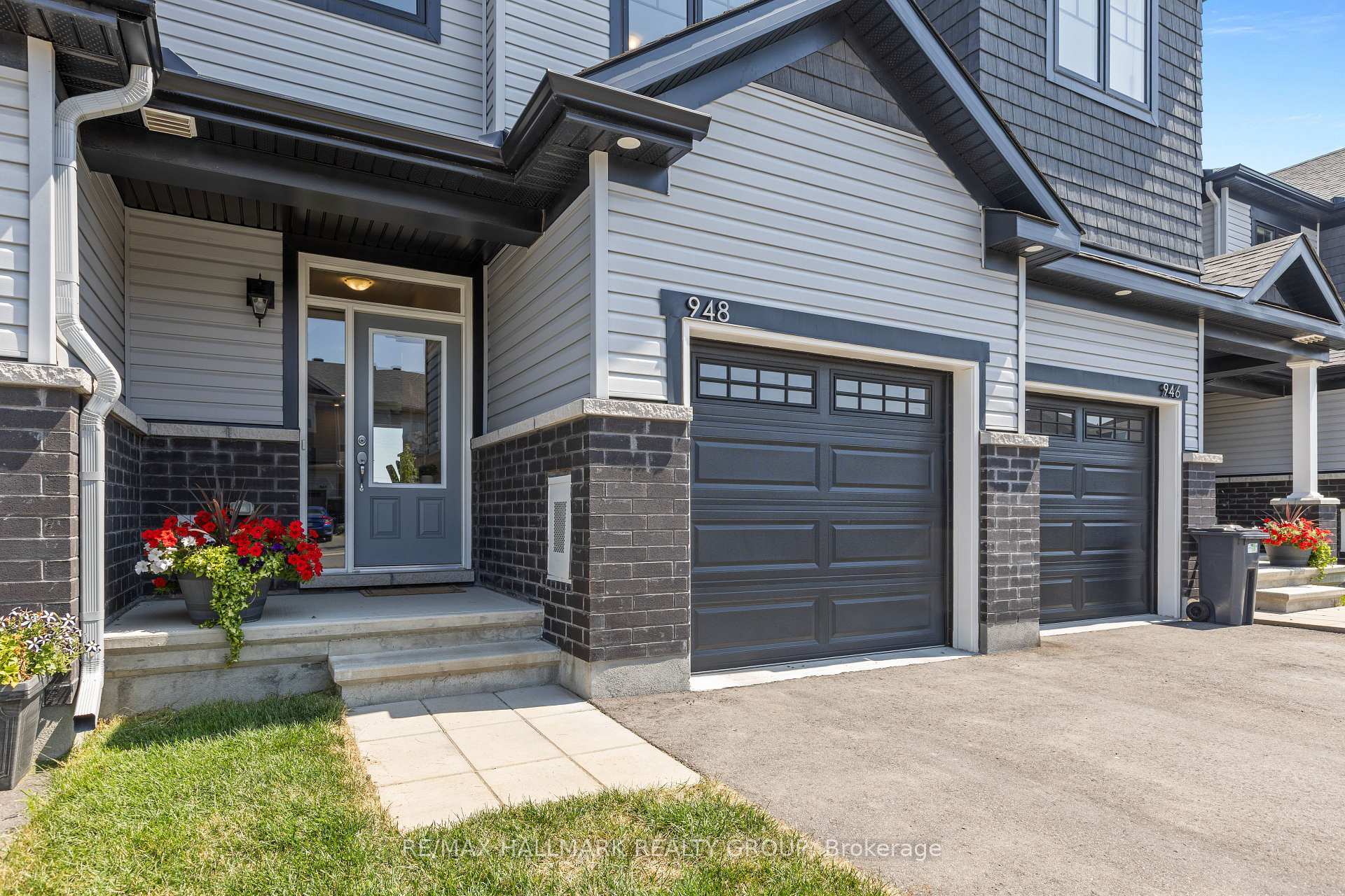Photo 2 of 948 Socca Crescent, Ottawa, Notting Hill/Summerside — HOMEH