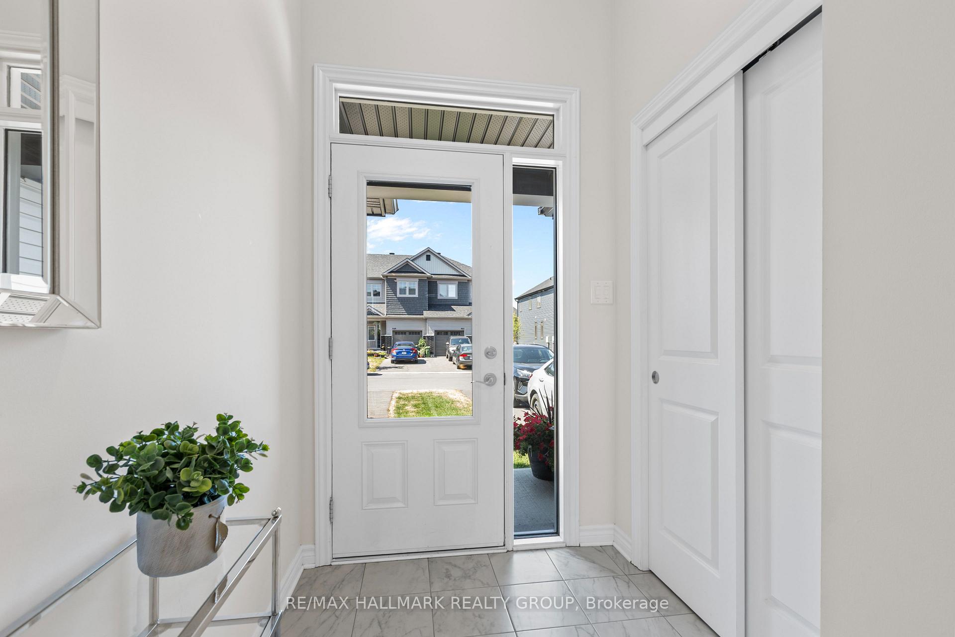 Photo 4 of 948 Socca Crescent, Ottawa, Notting Hill/Summerside — HOMEH