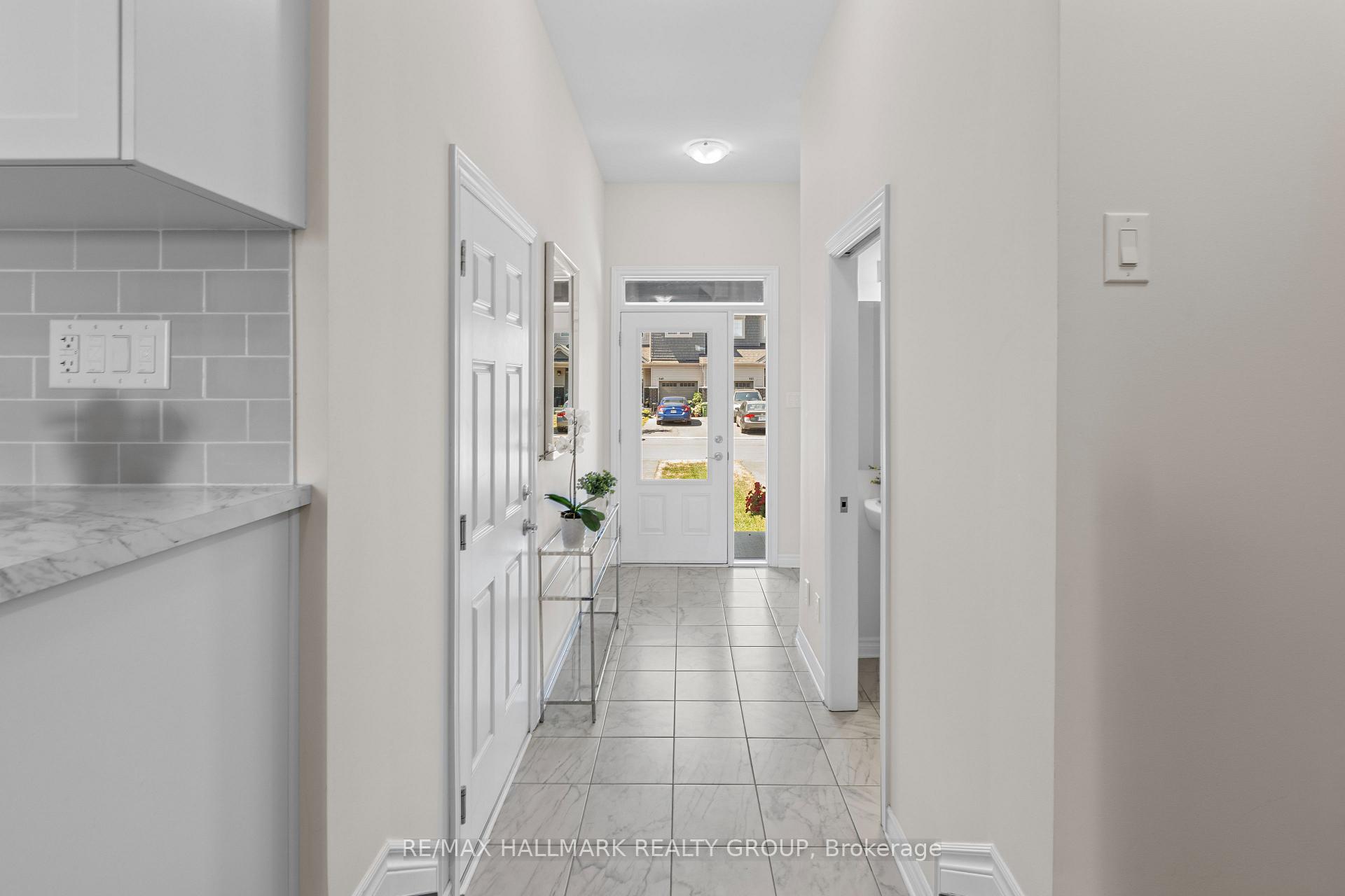 Photo 5 of 948 Socca Crescent, Ottawa, Notting Hill/Summerside — HOMEH