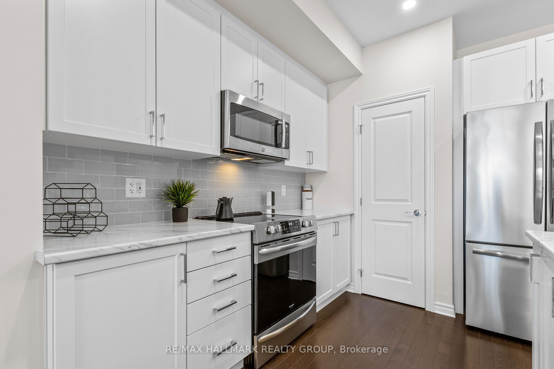 Photo 9 of 948 Socca Crescent, Ottawa, Notting Hill/Summerside — HOMEH