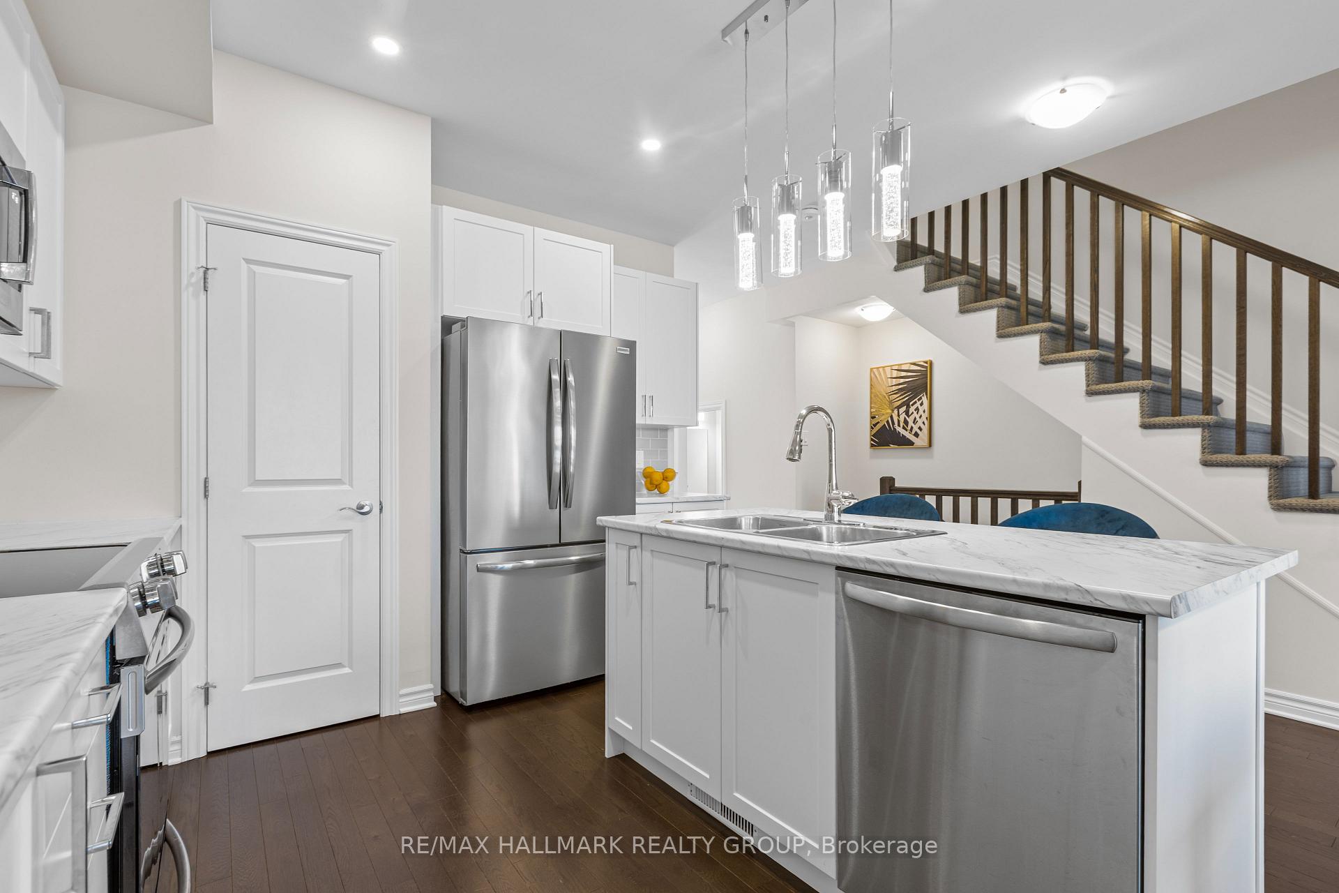Photo 10 of 948 Socca Crescent, Ottawa, Notting Hill/Summerside — HOMEH