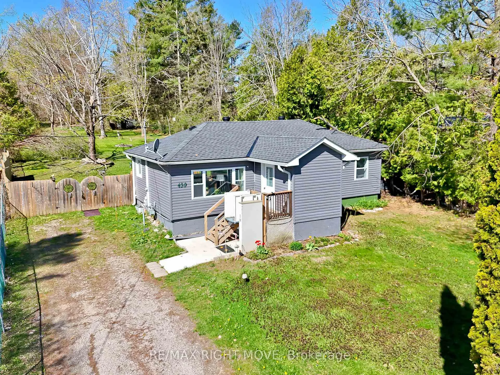 Front of 439 Sundial Drive