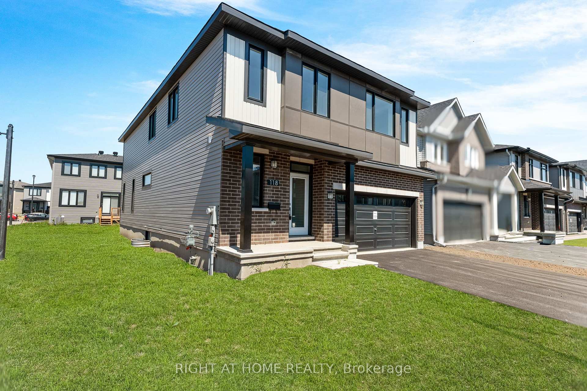 Photo 4 of 118 Lumen Place, Ottawa, Chapel Hill South - Orleans Village — HOMEH