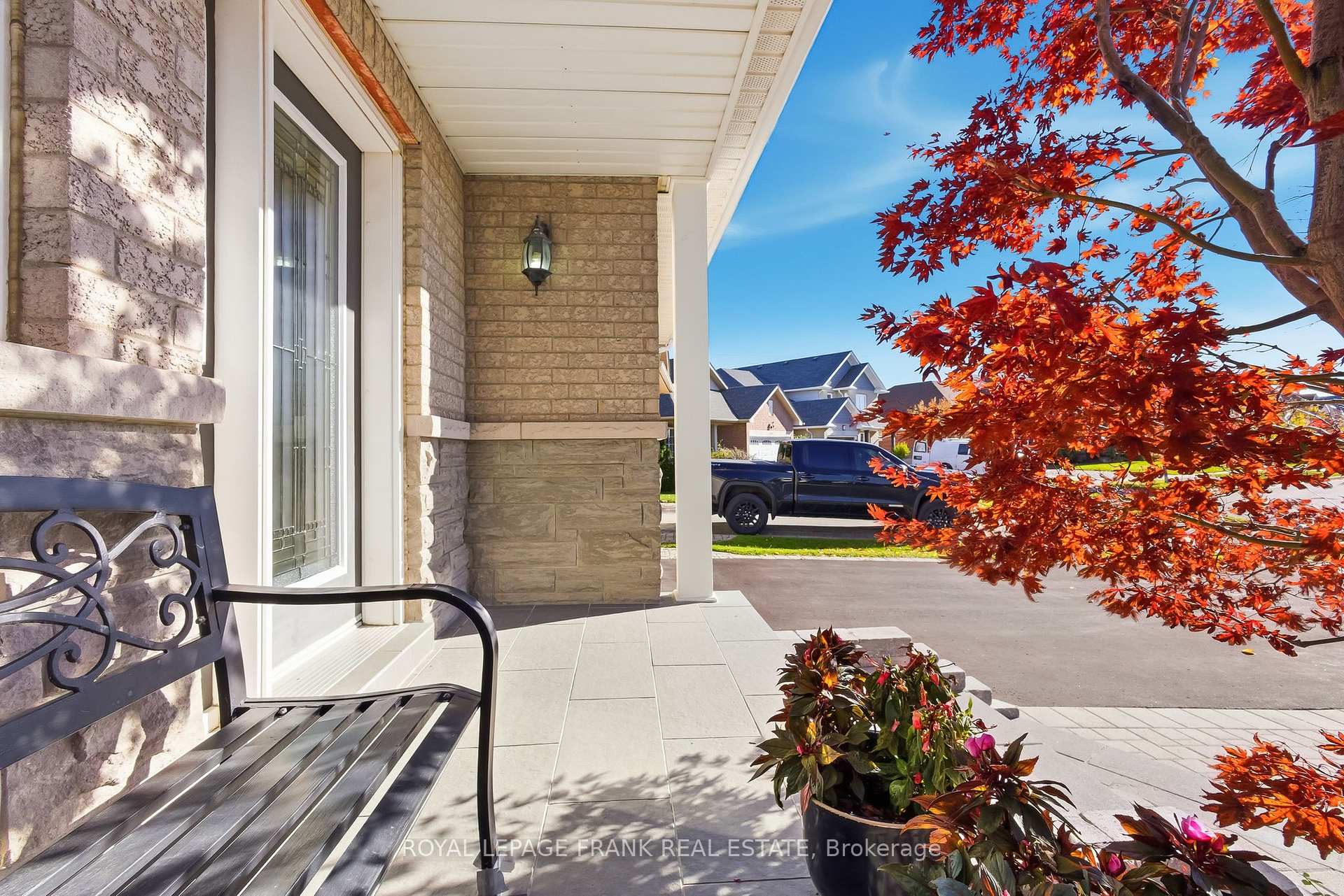 Photo 4 of 540 Woodmount Crescent, Oshawa, Samac — HOMEH