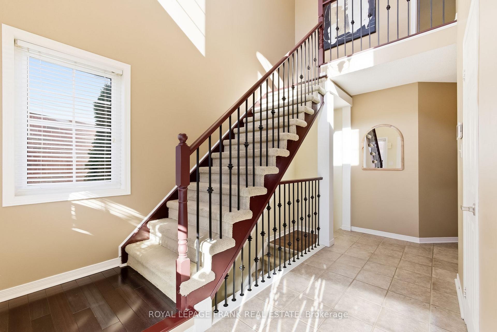 Photo 6 of 540 Woodmount Crescent, Oshawa, Samac — HOMEH