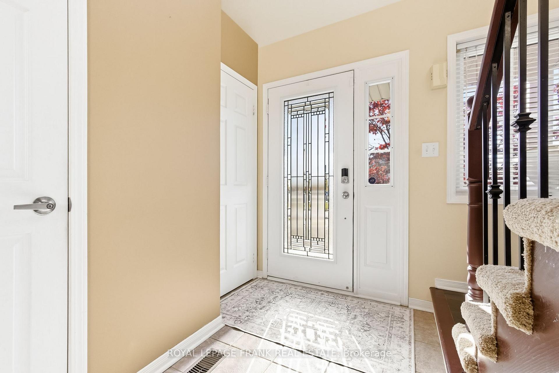 Photo 7 of 540 Woodmount Crescent, Oshawa, Samac — HOMEH