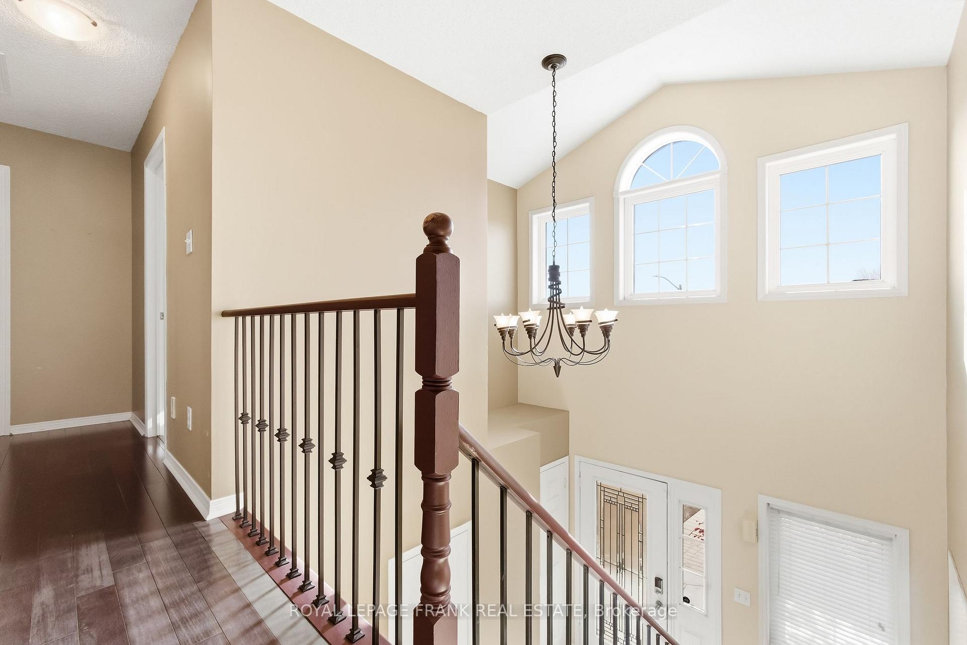 Photo 19 of 540 Woodmount Crescent, Oshawa, Samac — HOMEH