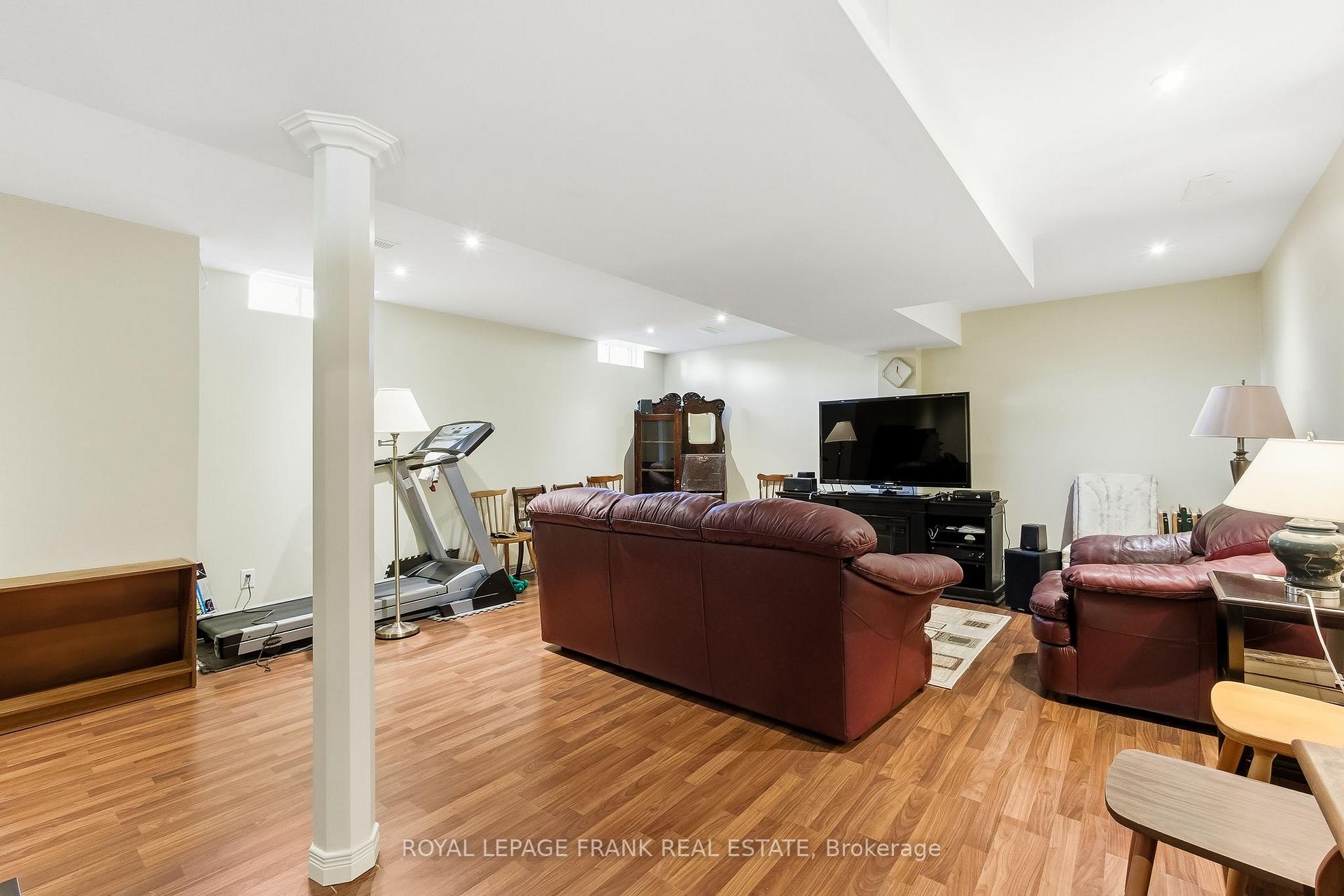 Photo 32 of 540 Woodmount Crescent, Oshawa, Samac — HOMEH